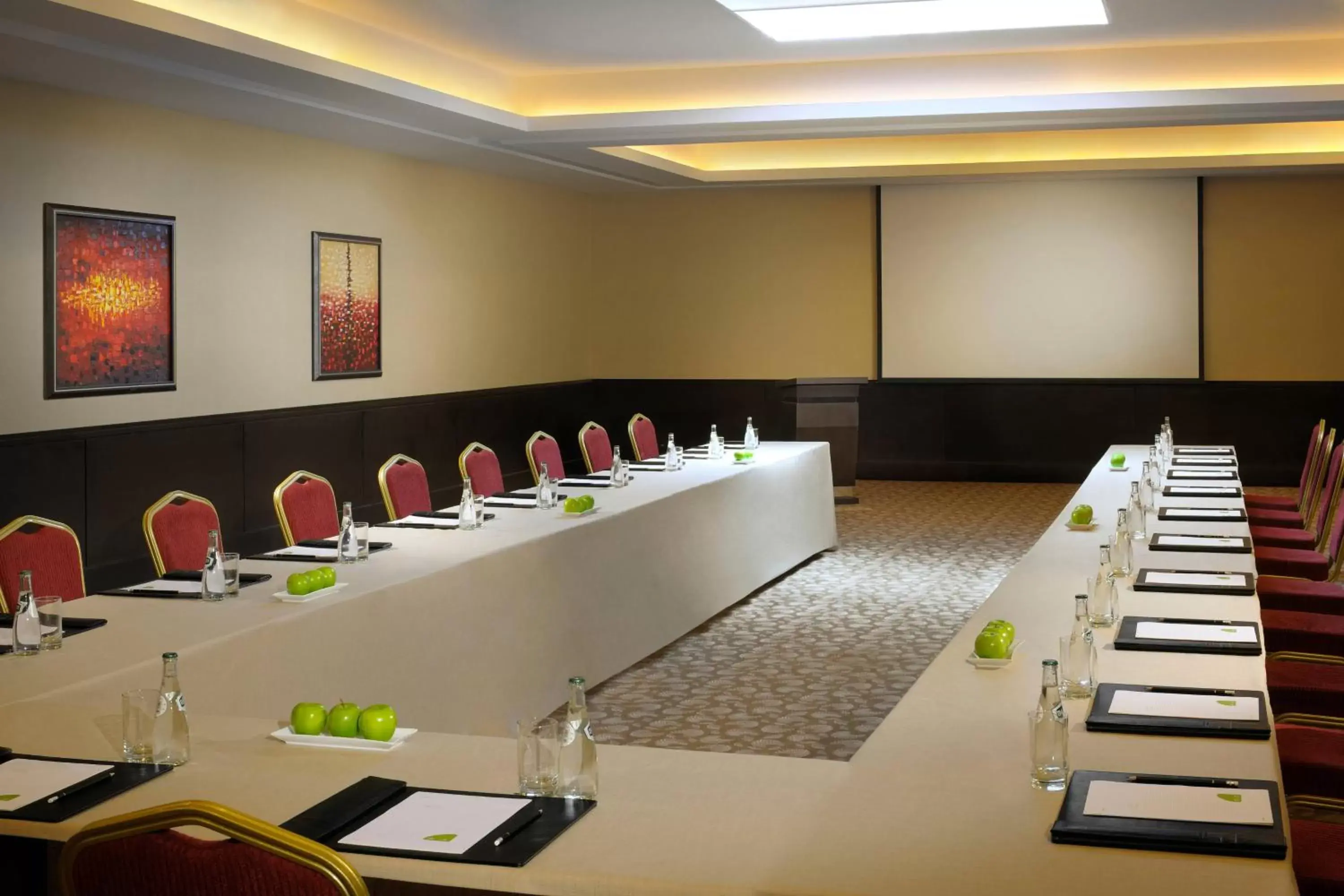 Meeting/conference room in Courtyard Riyadh by Marriott Diplomatic Quarter
