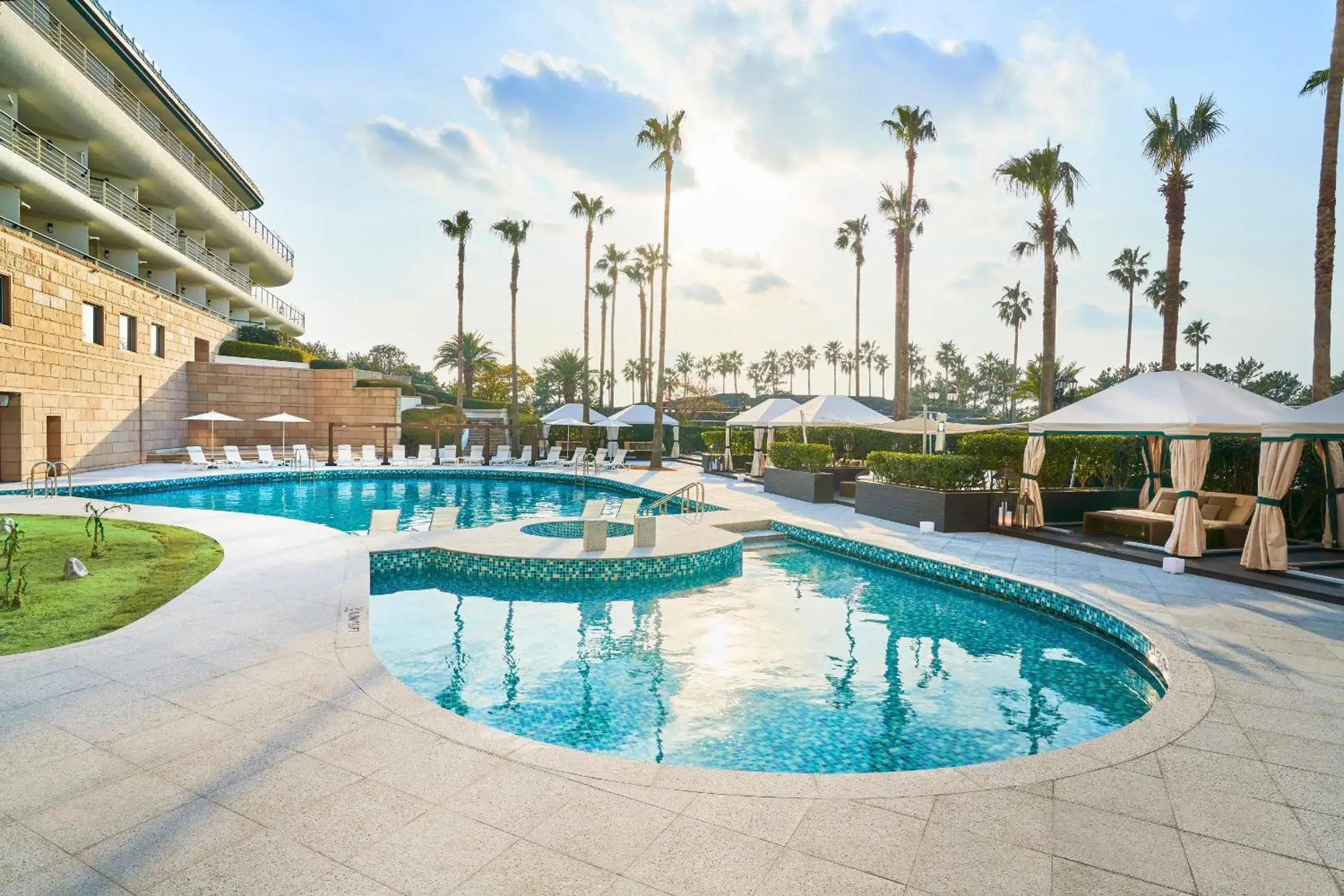 Swimming pool in Grand Josun Jeju