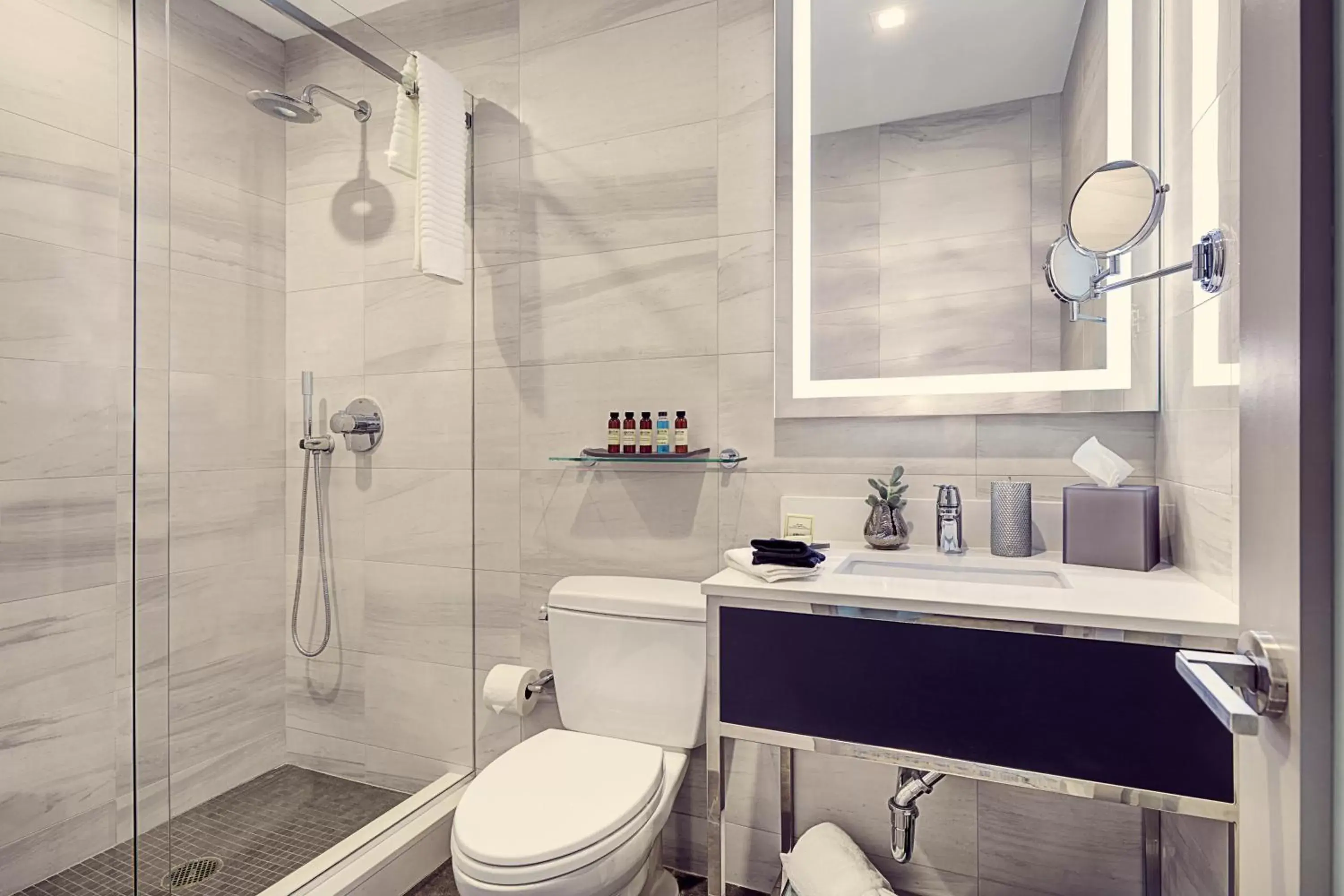 Shower, Bathroom in Artezen Hotel