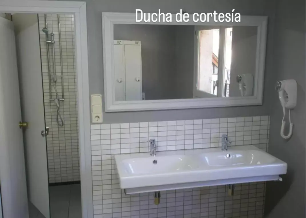 Shower, Bathroom in Riu Nere Mountain Apartments