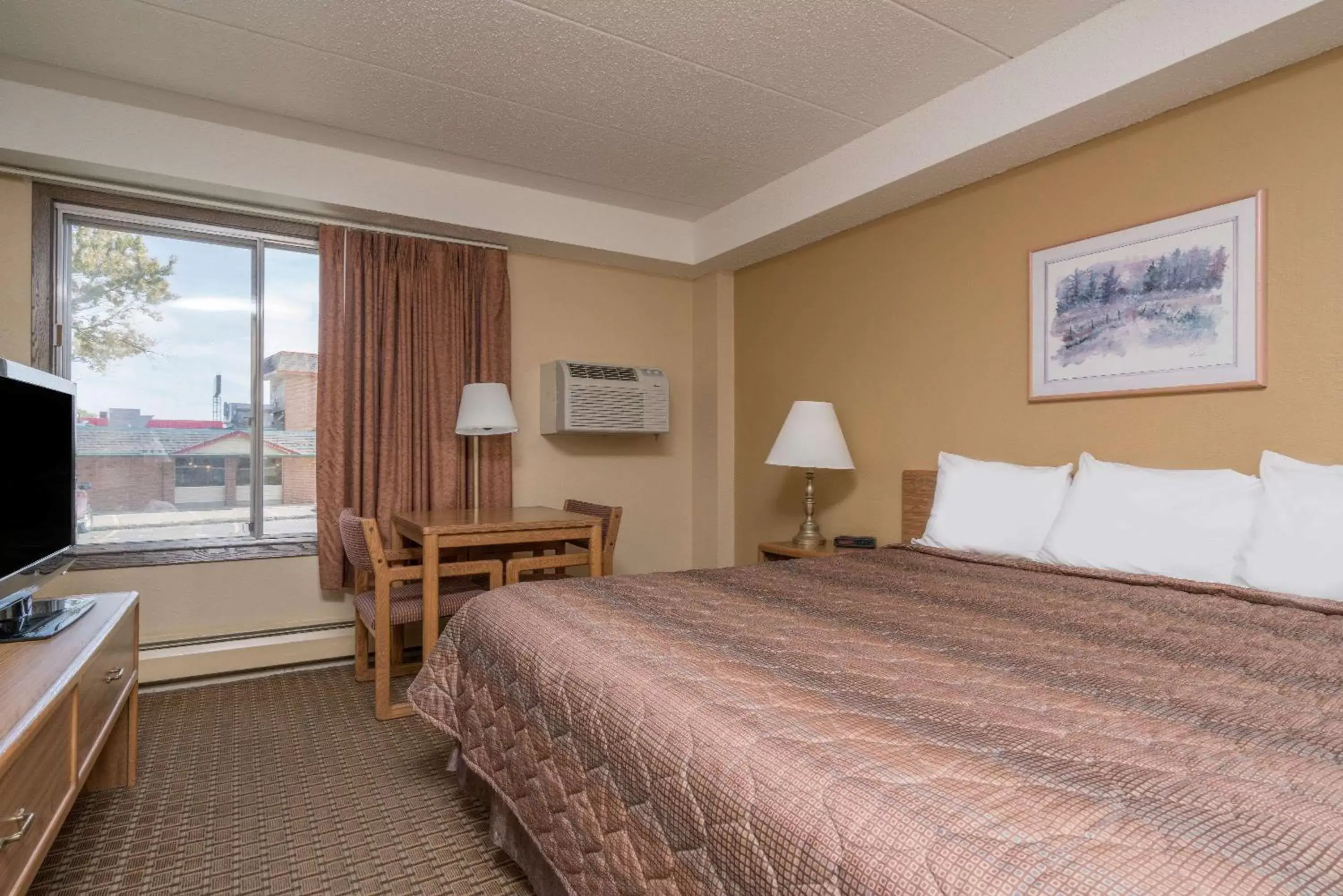 Photo of the whole room, Bed in Super 8 by Wyndham Owatonna