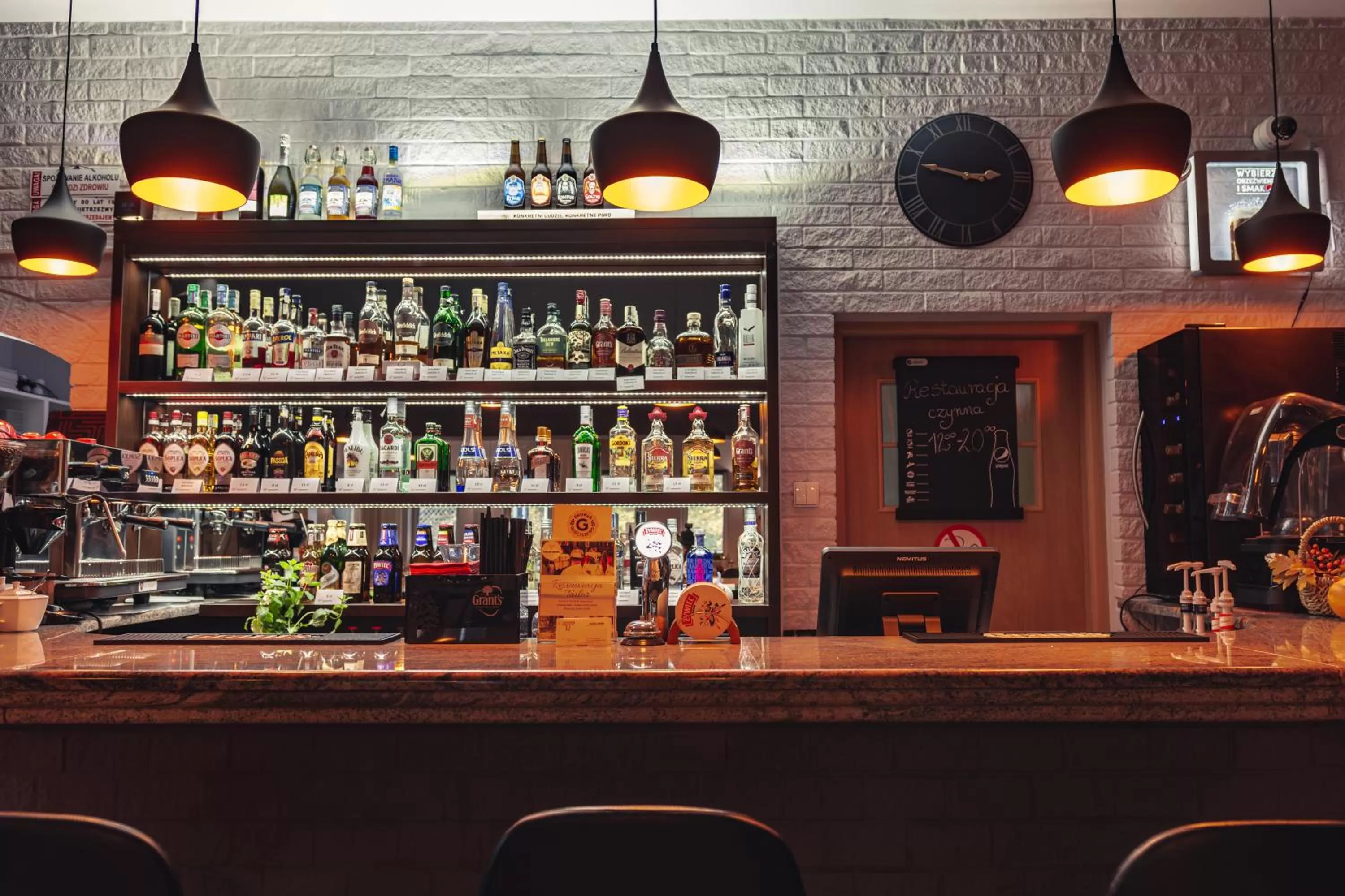 Restaurant/places to eat in Tailor Hotel Sport & Conference