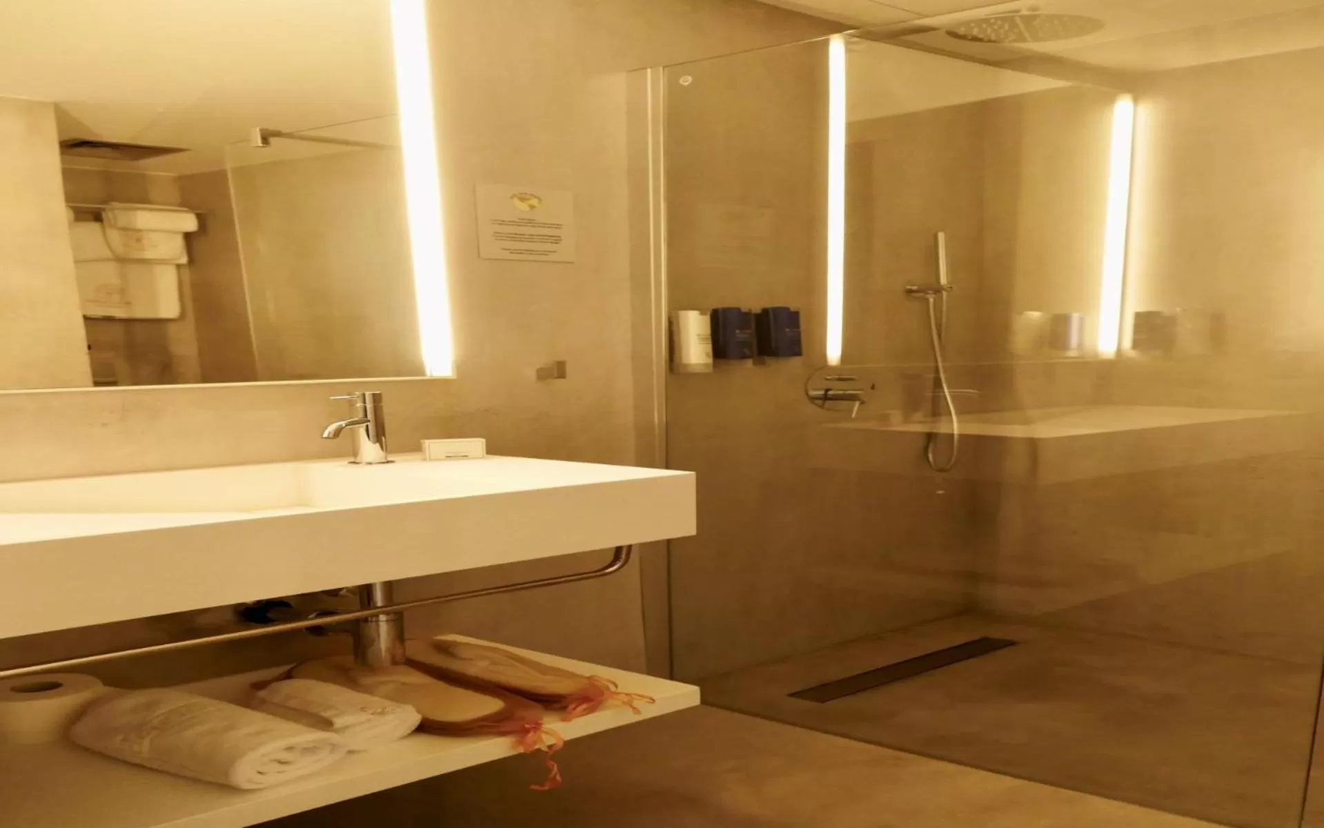 Shower in Madama Residence