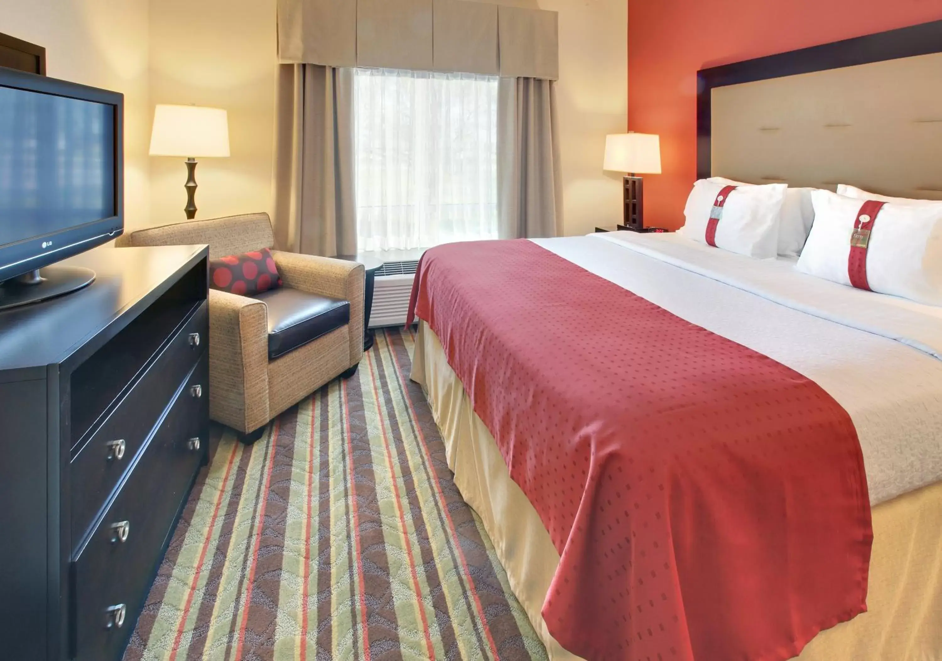 Photo of the whole room, Bed in Holiday Inn Blytheville, an IHG Hotel