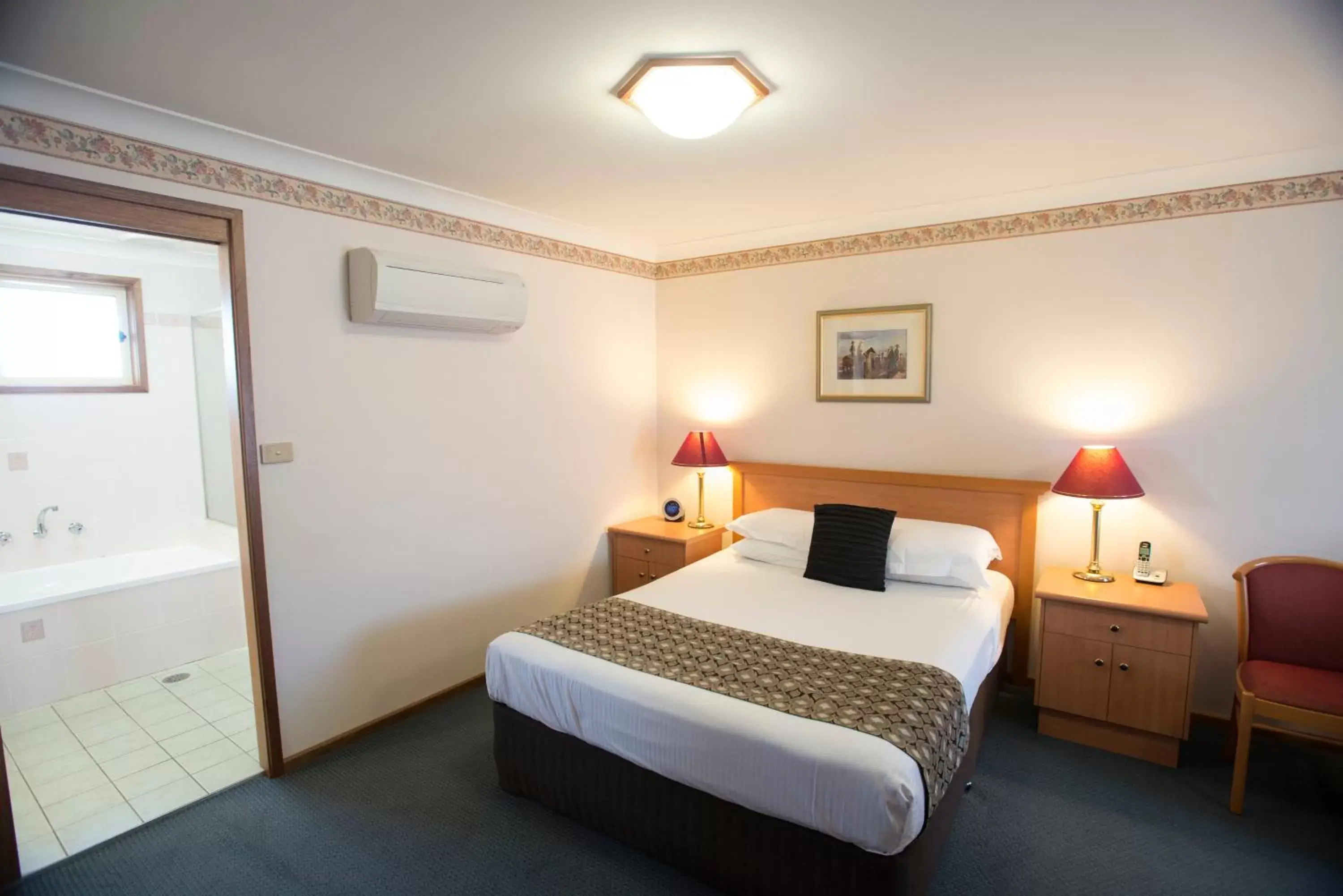 Executive Two-Bedroom Suite in Best Western Plus All Settlers Motor Inn