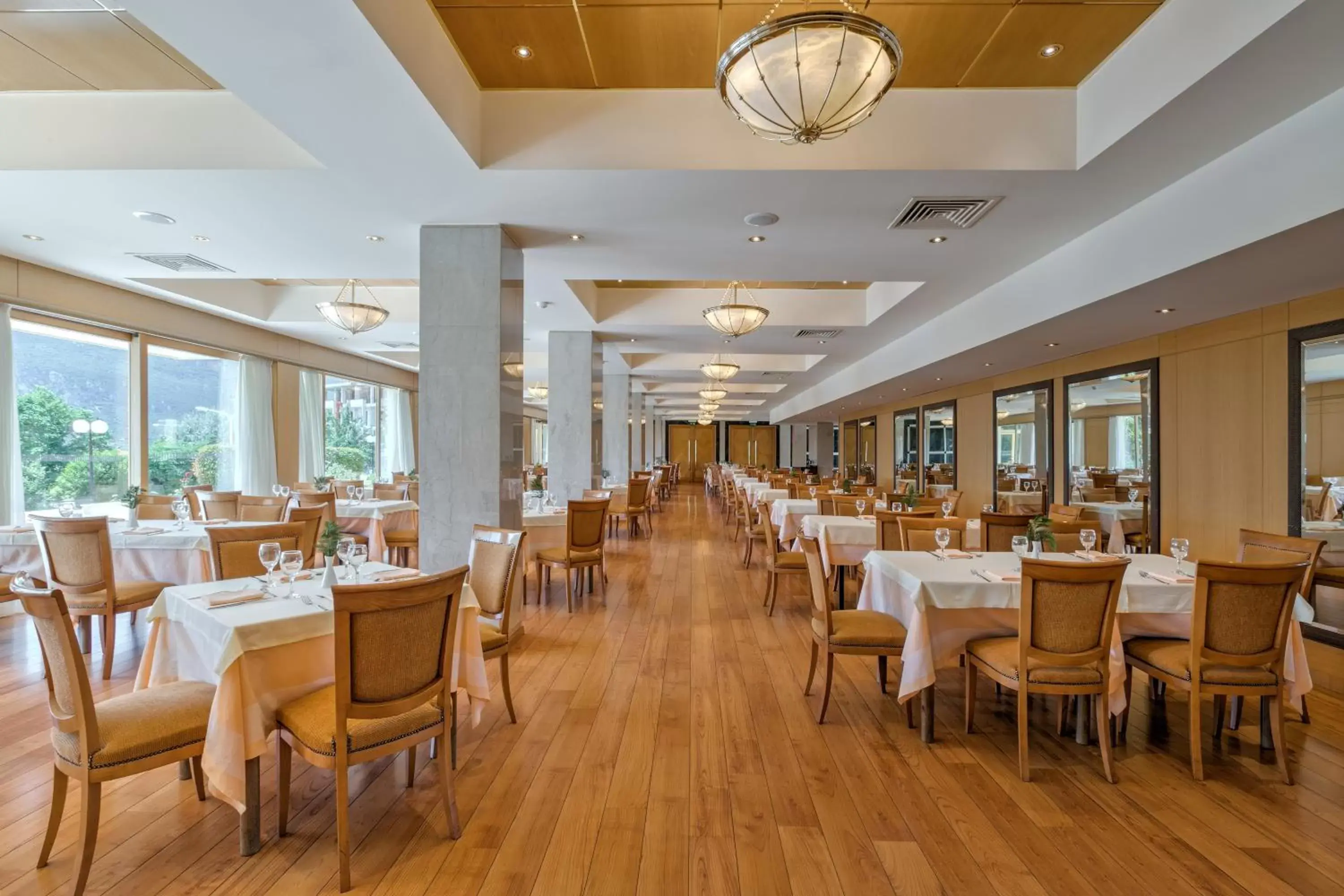 Restaurant/places to eat in Divani Meteora Hotel Restaurant/places to eat in Divani Meteora Hotel