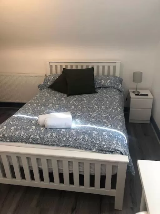 Bed in Newly refurbished studio, great location 8 studios