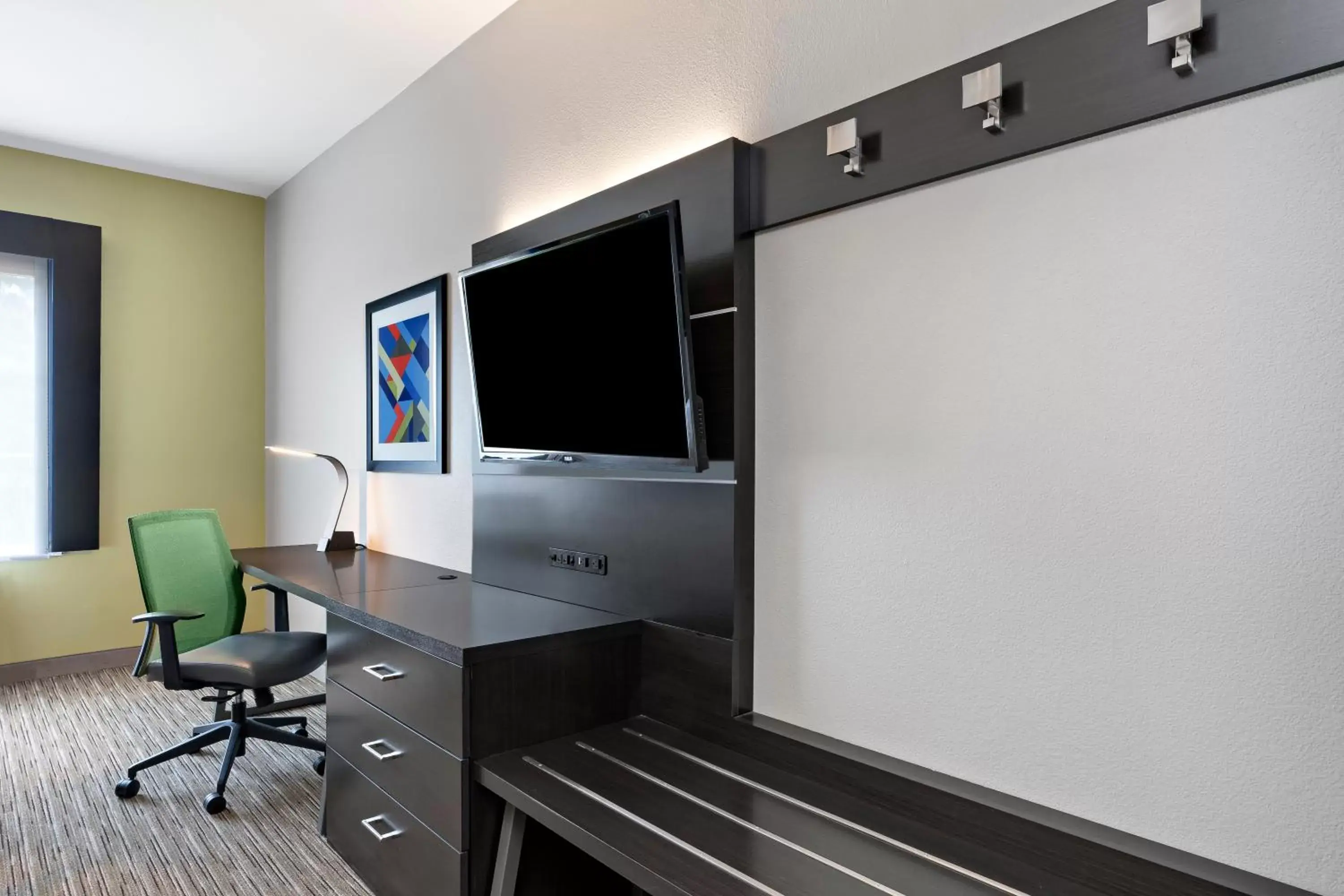 TV/Entertainment Center in Holiday Inn Express Hotel & Suites Kilgore North, an IHG Hotel