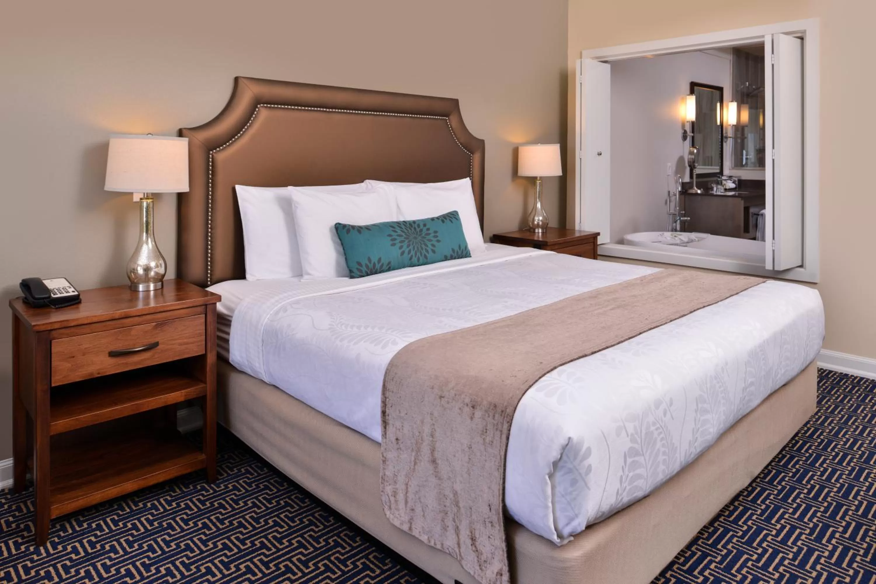 Bed in Inn at Nye Beach