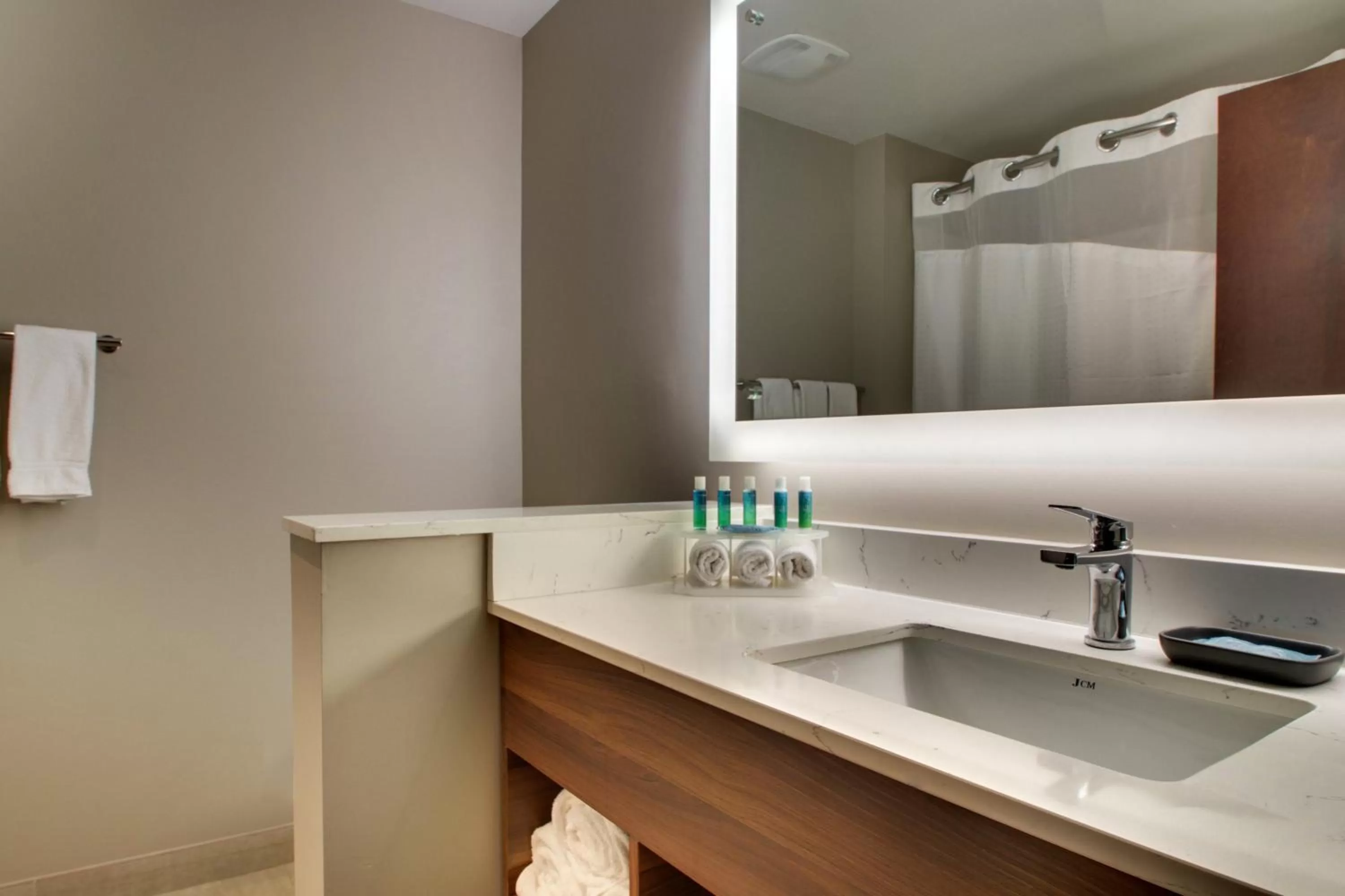 Photo of the whole room in Holiday Inn Express & Suites Helen by IHG