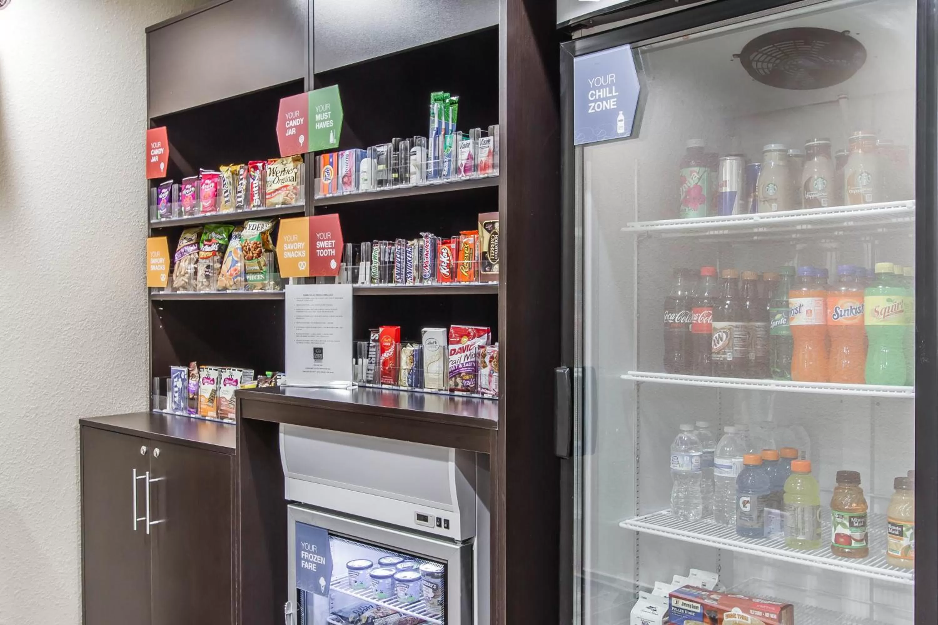 Food and drinks in Comfort Suites West Omaha