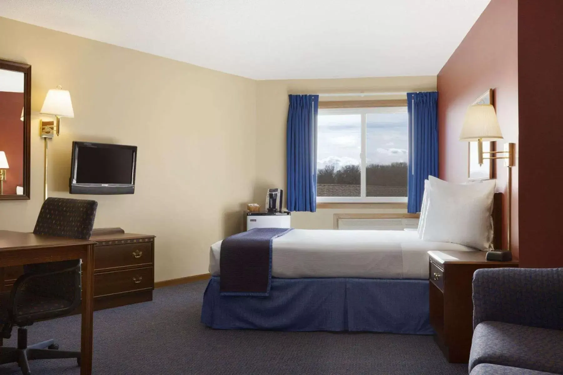 Photo of the whole room in Travelodge by Wyndham Motel of St Cloud