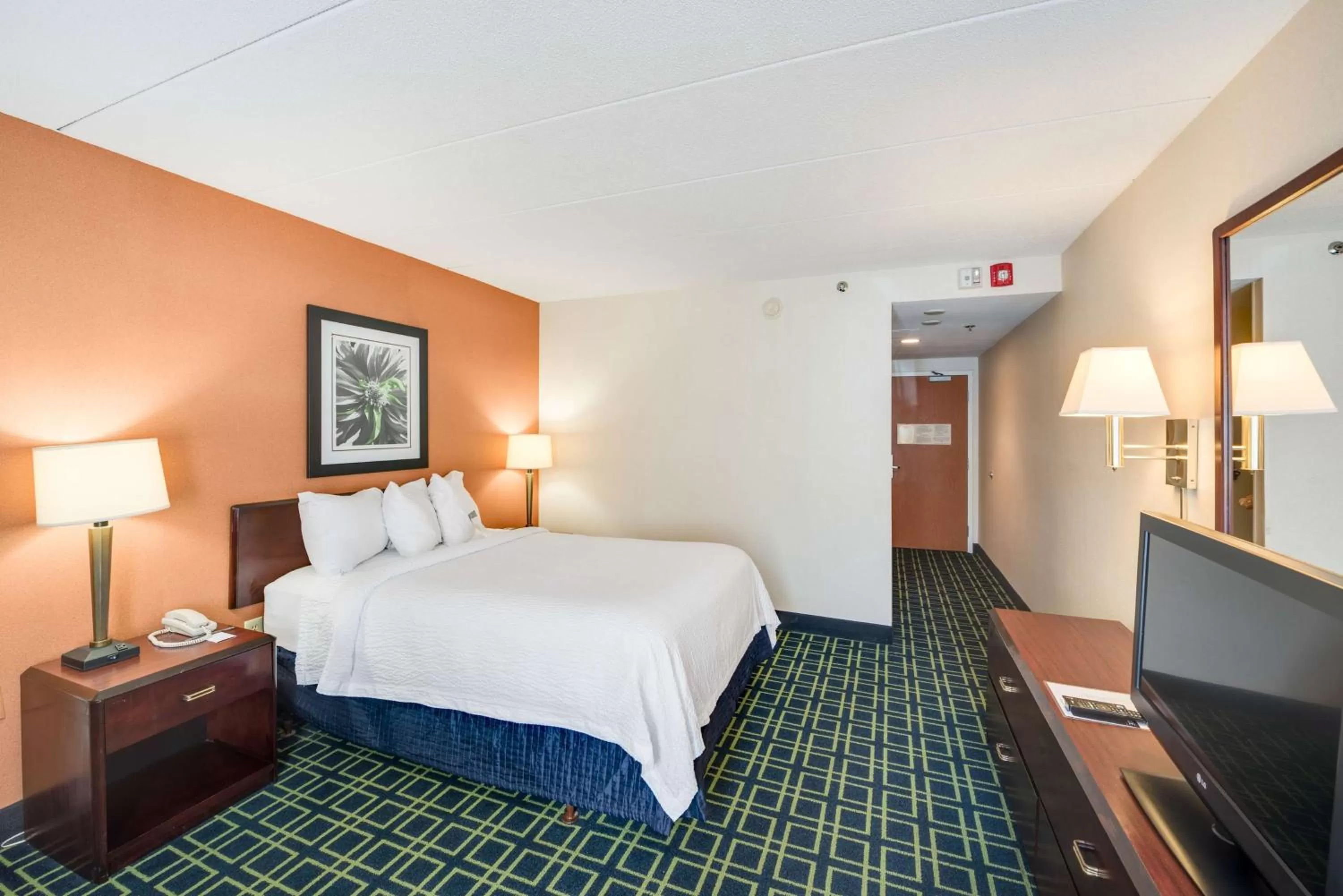 King Room - Non-Smoking in Motel 6-Milford, CT