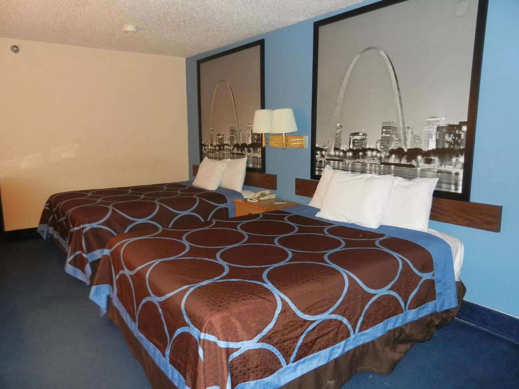 Bed in Super 8 by Wyndham Potosi
