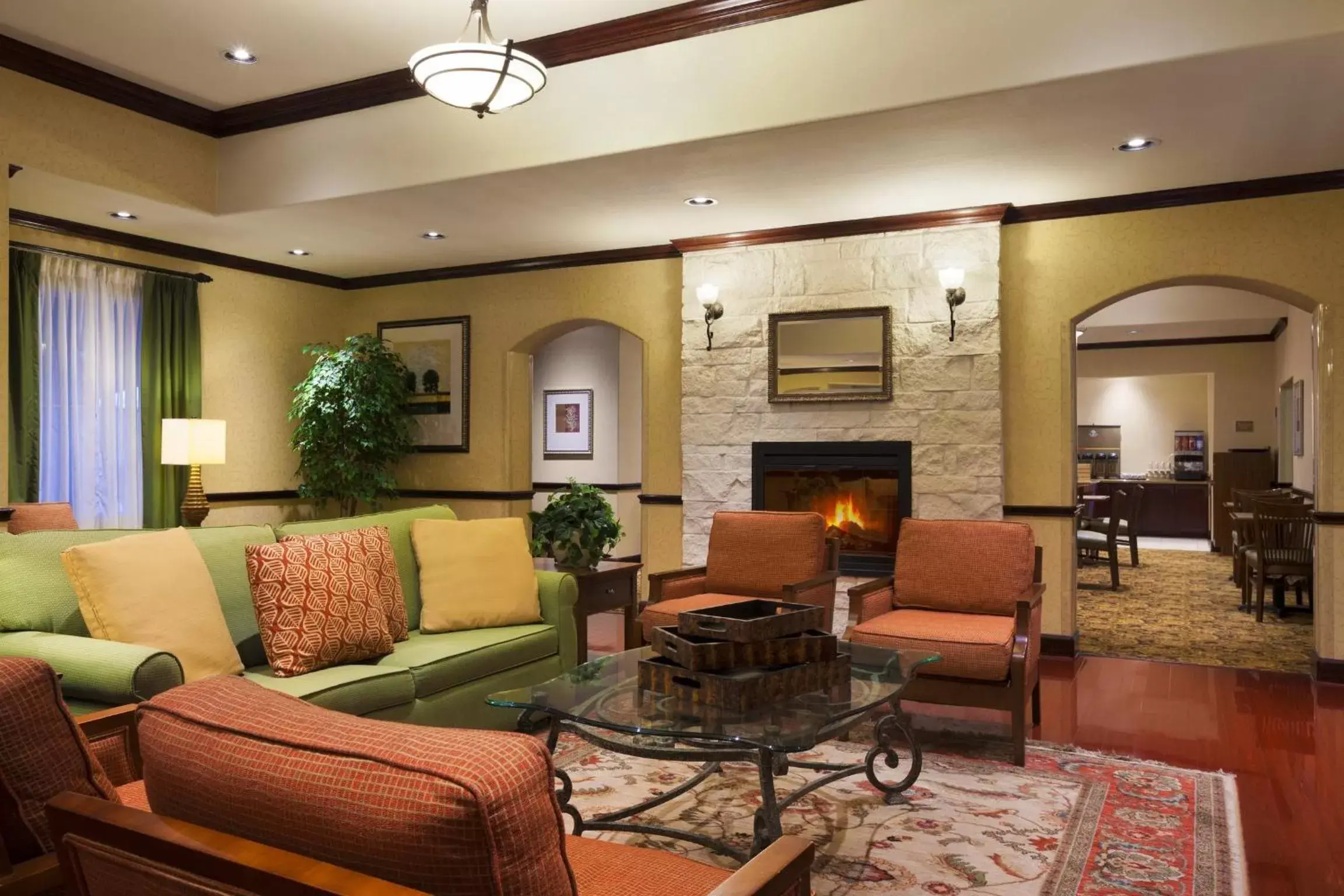 Living room, Seating Area in Country Inn & Suites by Radisson, College Station, TX