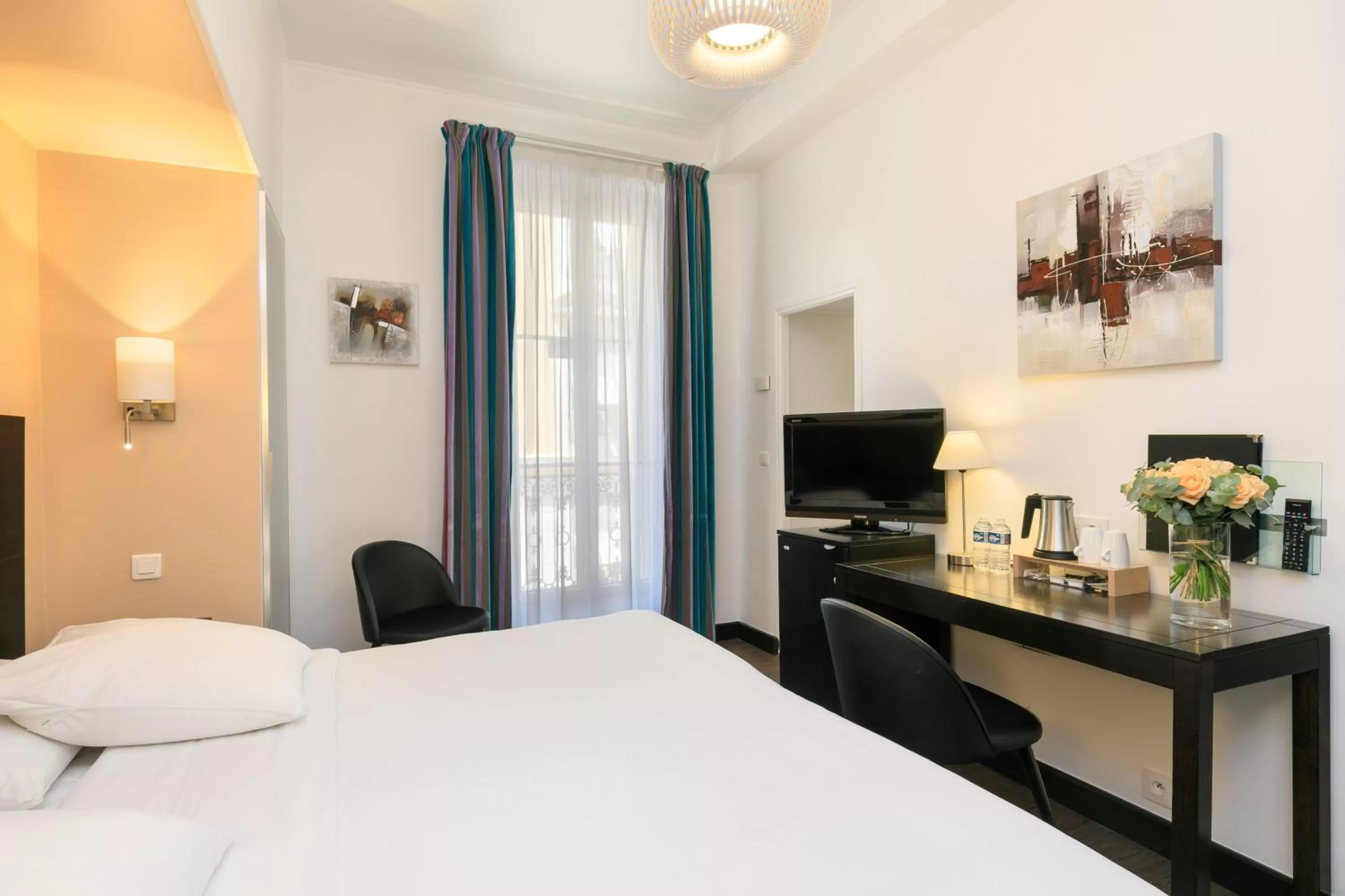 Bed in Hotel Florence Nice