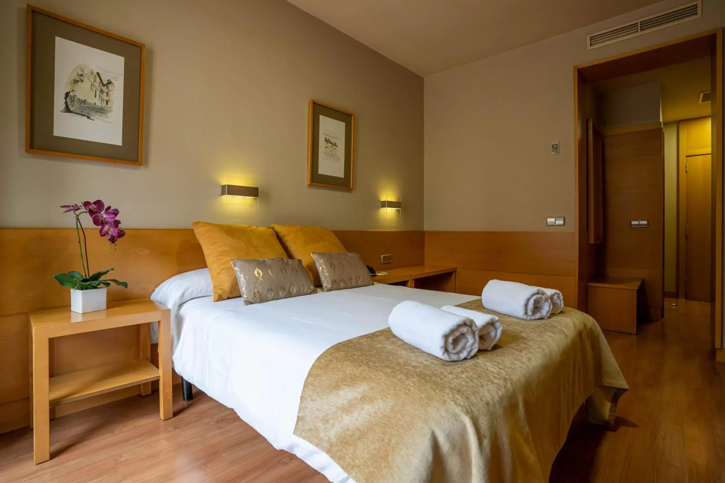 Bedroom, Bed in Victoria 4 Puerta del Sol