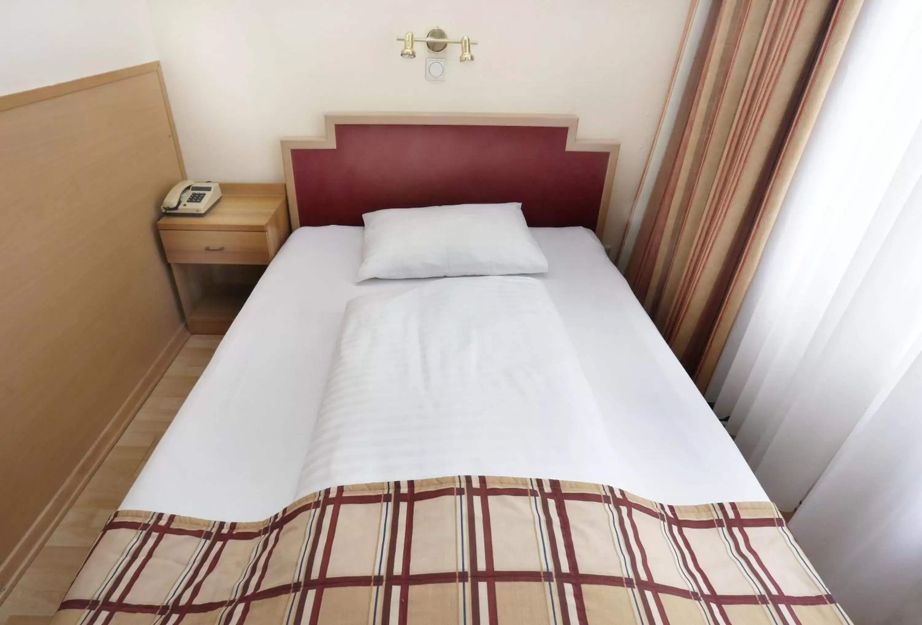 Bed in Continental Hotel-Pension