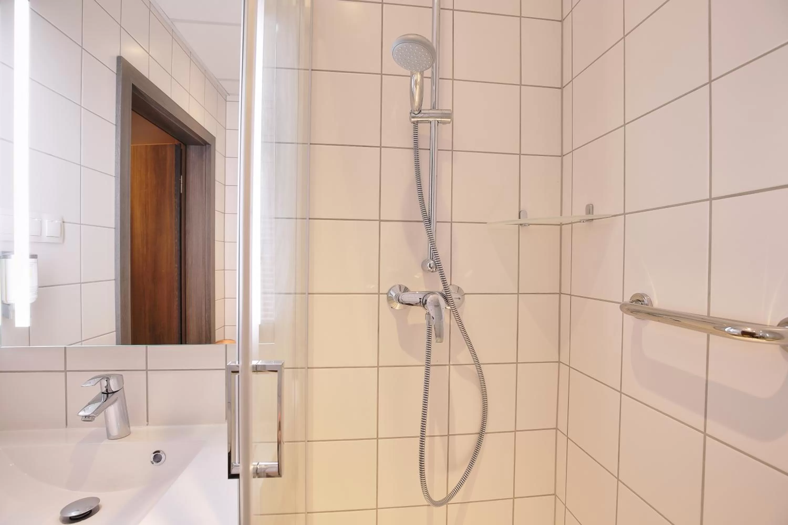 Photo of the whole room in Active Hotel