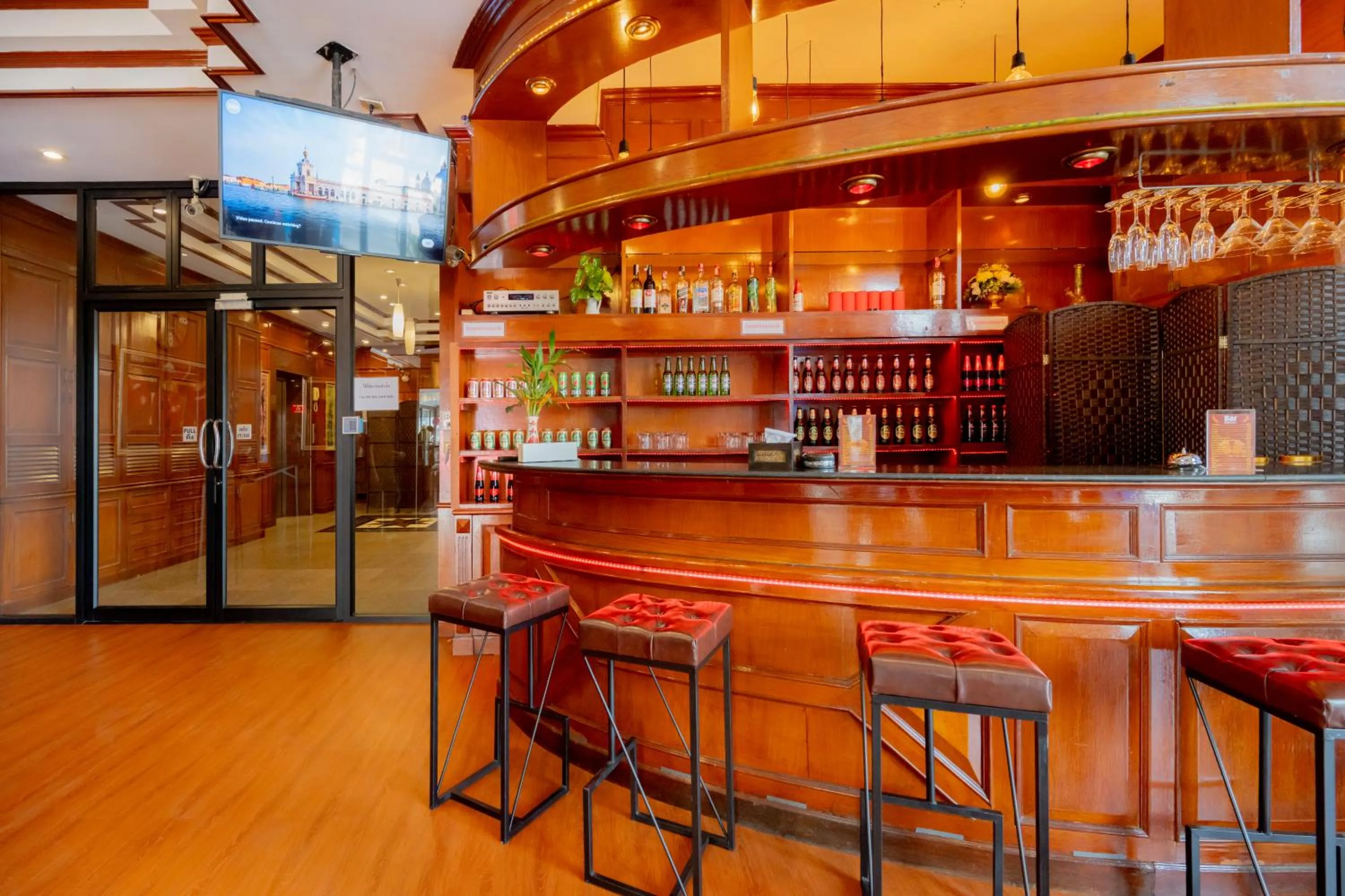 Lounge or bar in Lamai Hotel