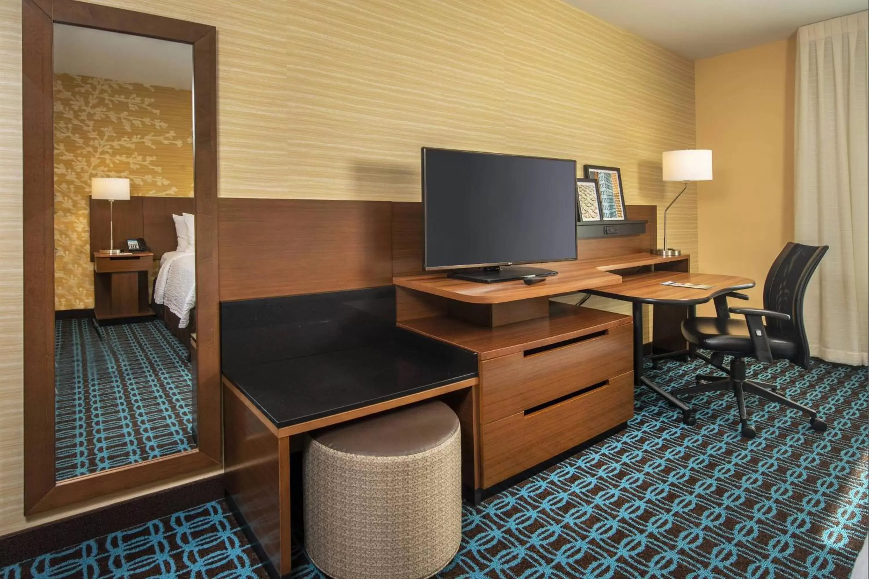 Photo of the whole room, TV/Entertainment Center in Fairfield Inn & Suites Dulles Airport
