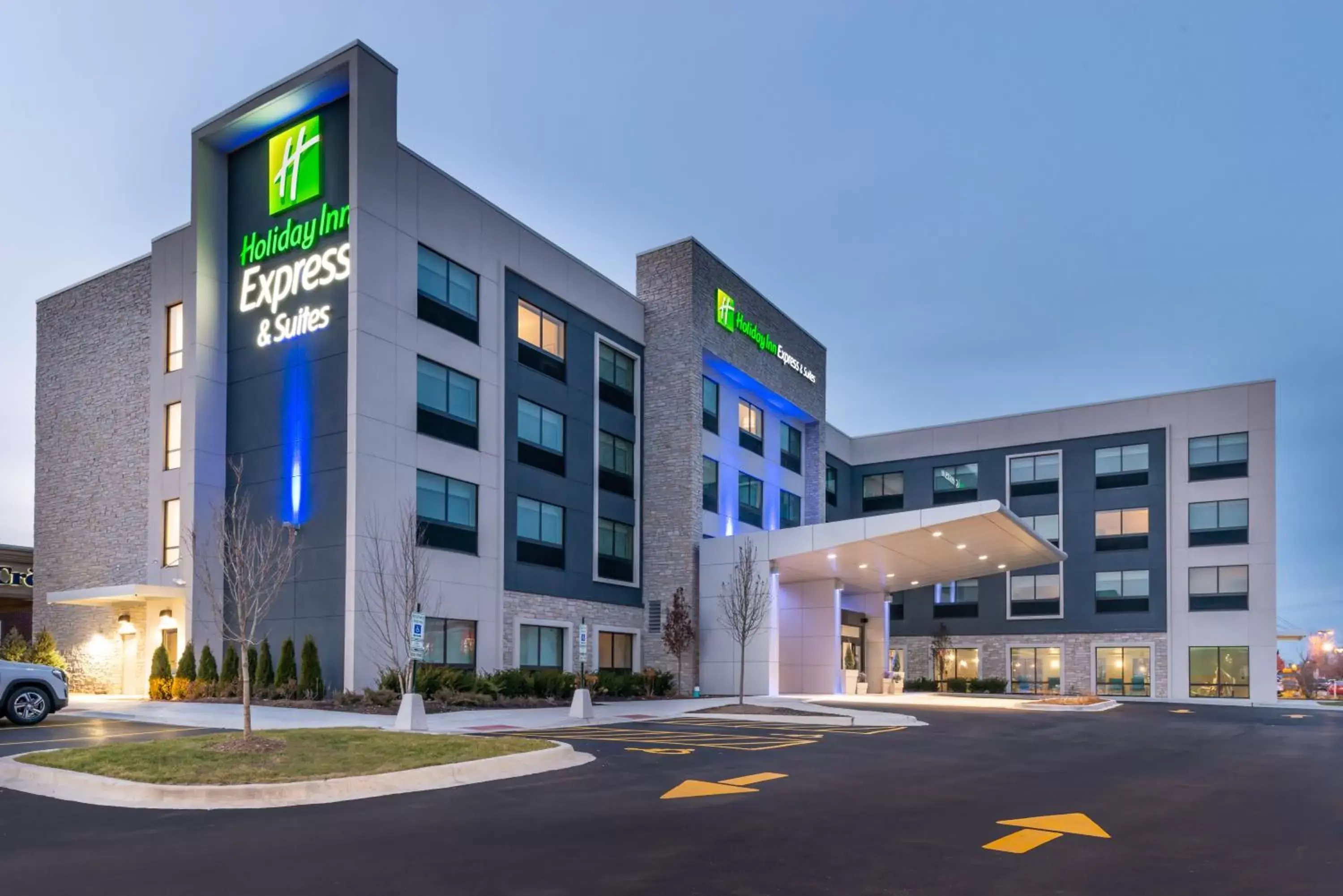 Property building in Holiday Inn Express & Suites - Romeoville - Joliet North by IHG Property building in Holiday Inn Express & Suites - Romeoville - Joliet North by IHG