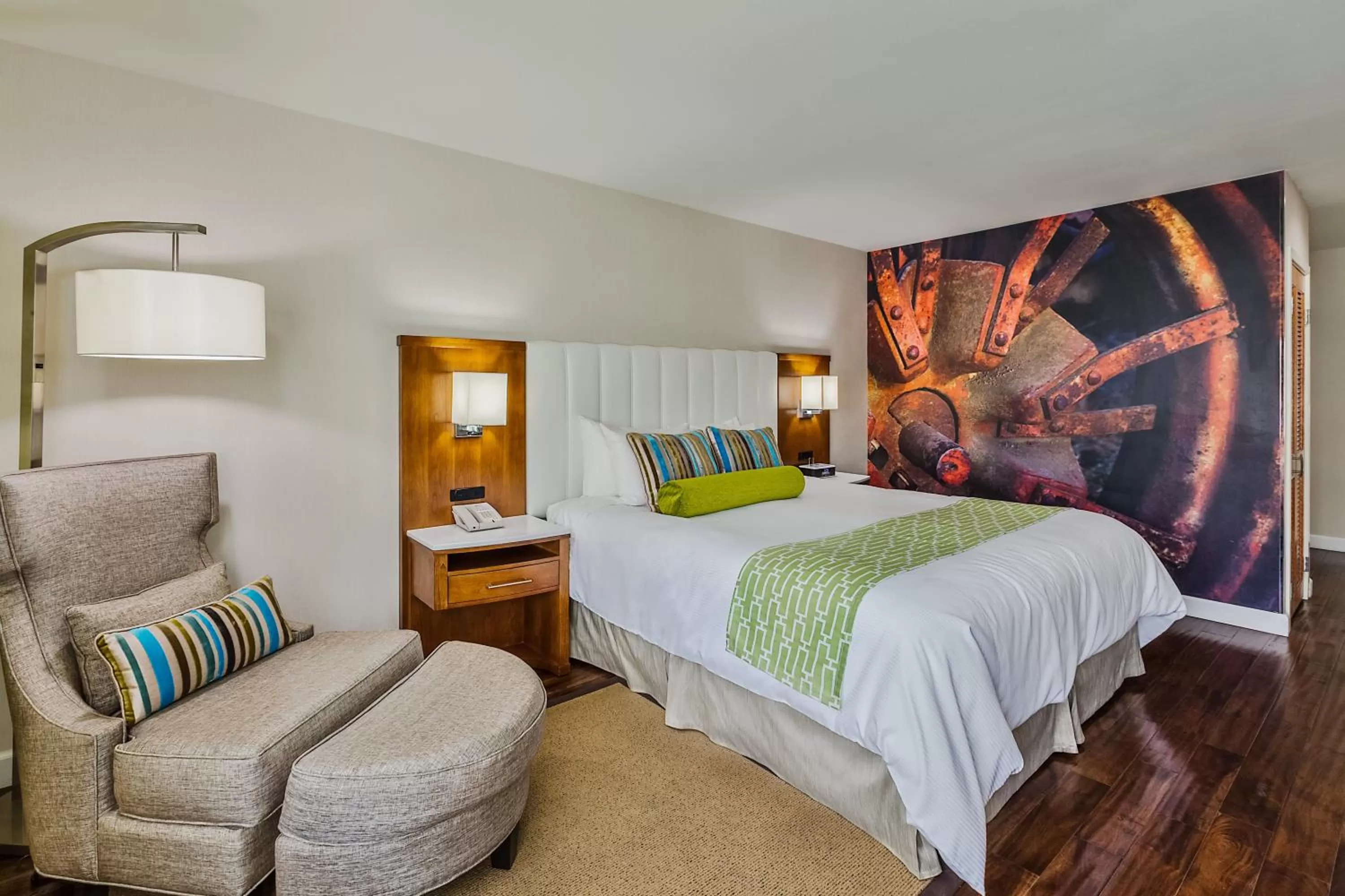 Photo of the whole room, Bed in Hotel Indigo Anaheim by IHG