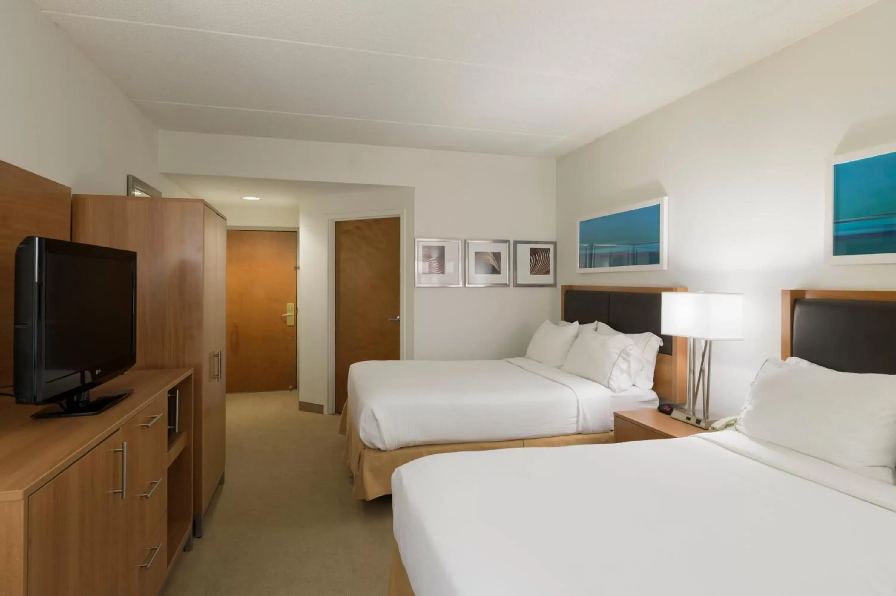 Photo of the whole room, Bed in Holiday Inn Express Hershey-Harrisburg Area, an IHG Hotel