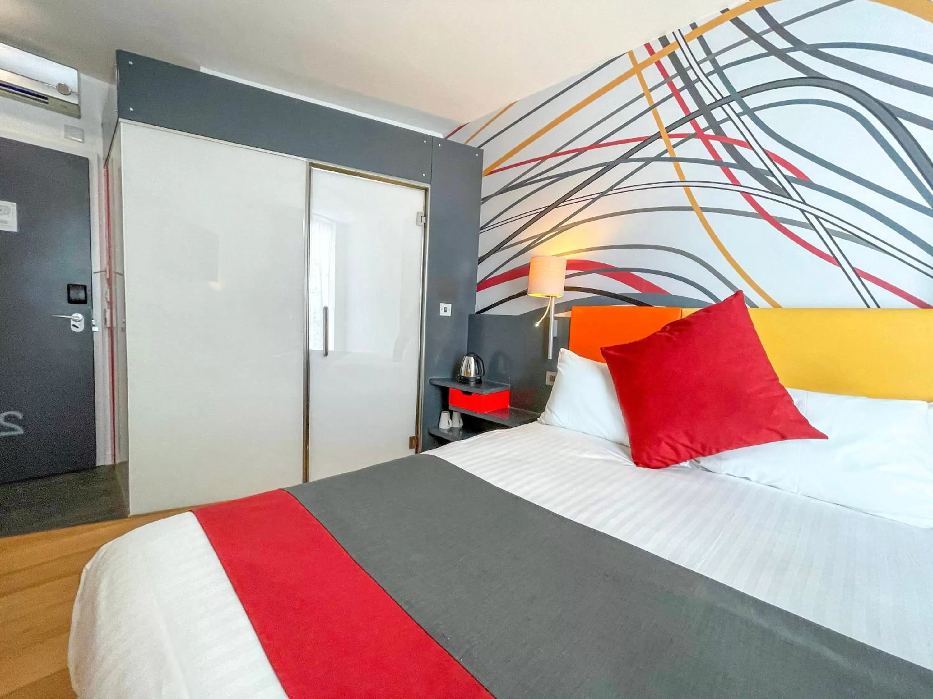 Superior Double Room in Four Points Flex by Sheraton Cardiff