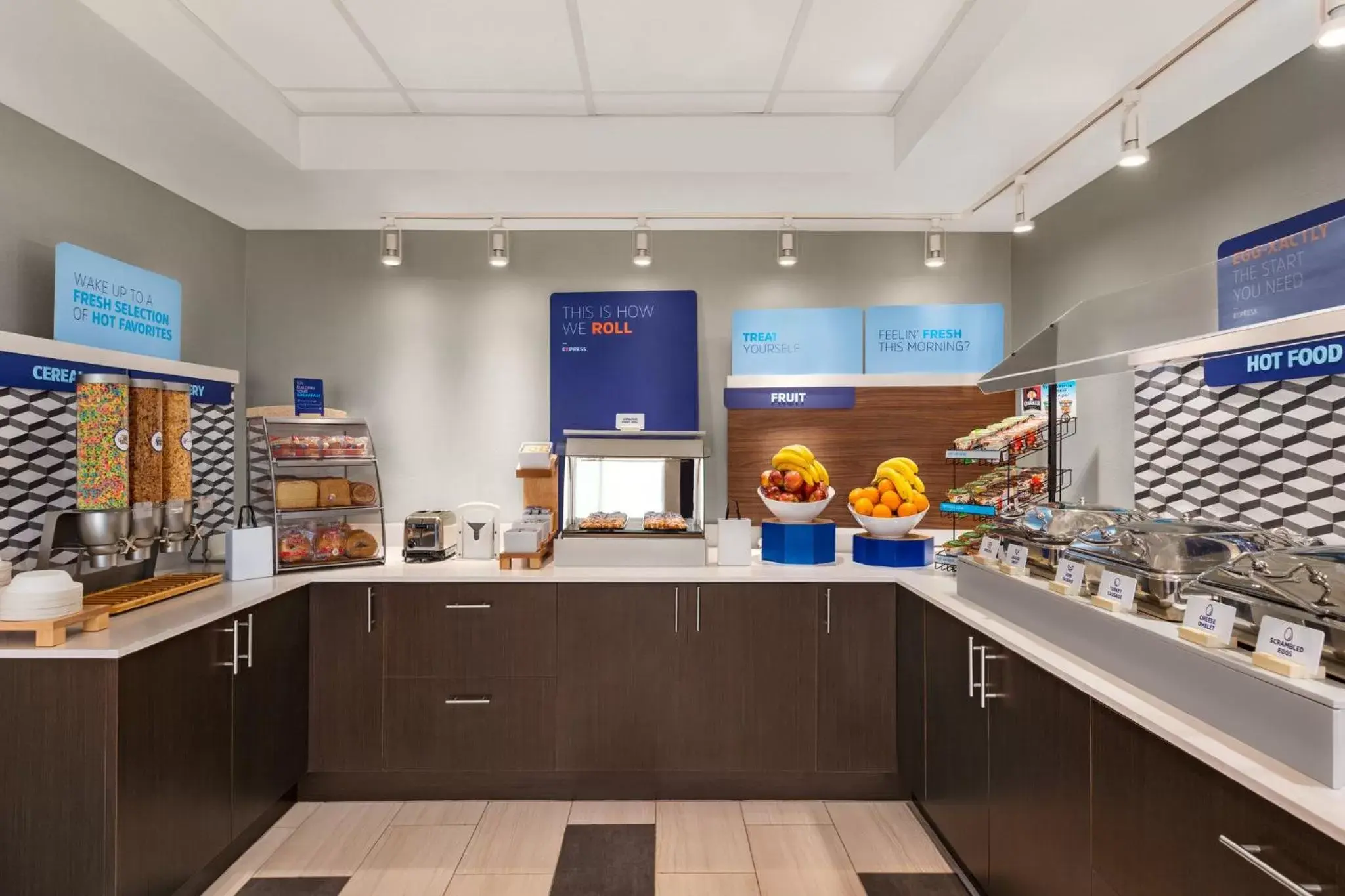 Breakfast, Kitchen/Kitchenette in Holiday Inn Express & Suites Denver Airport, an IHG Hotel