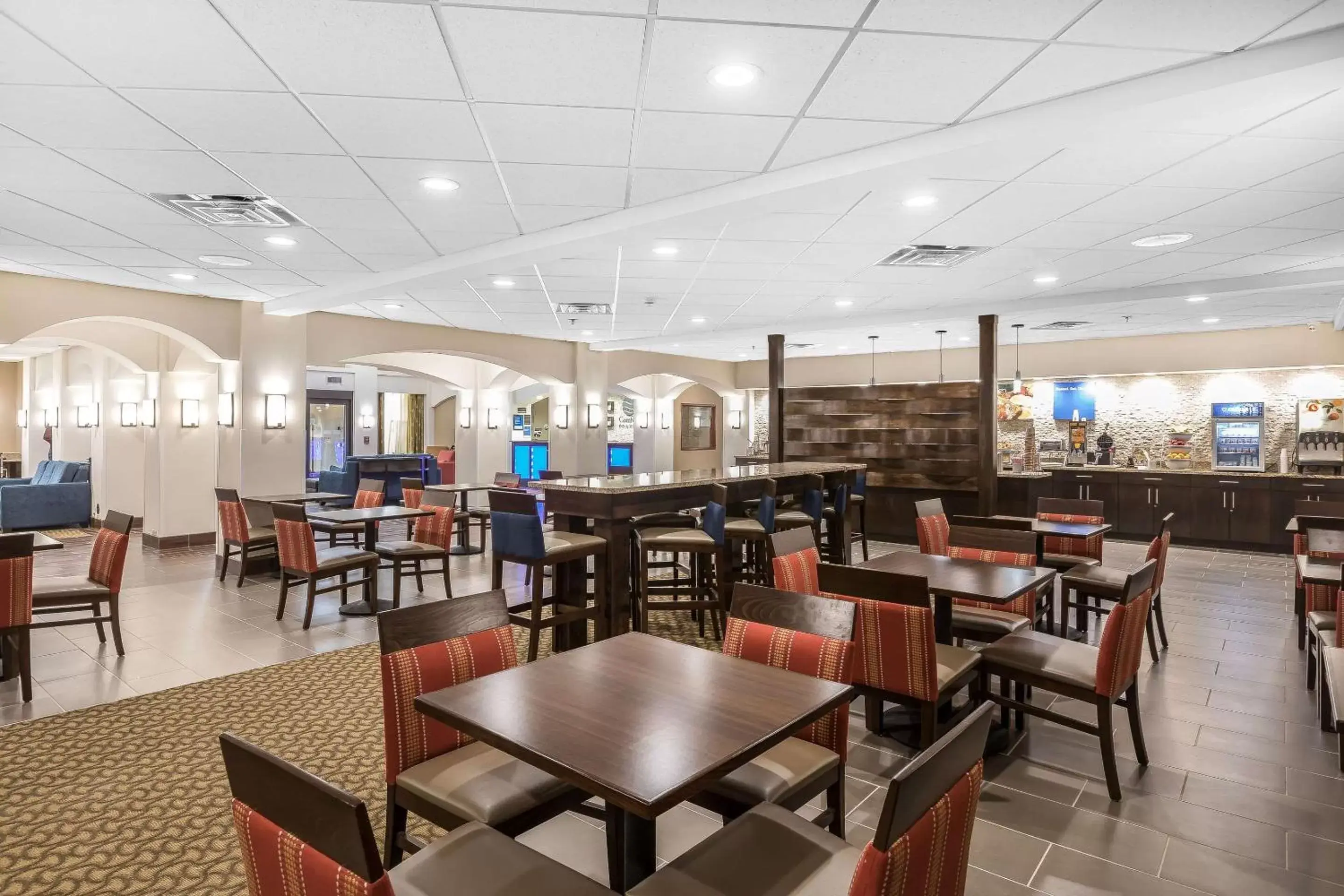 Restaurant/Places to Eat in Comfort Inn & Suites Allen Park/Dearborn