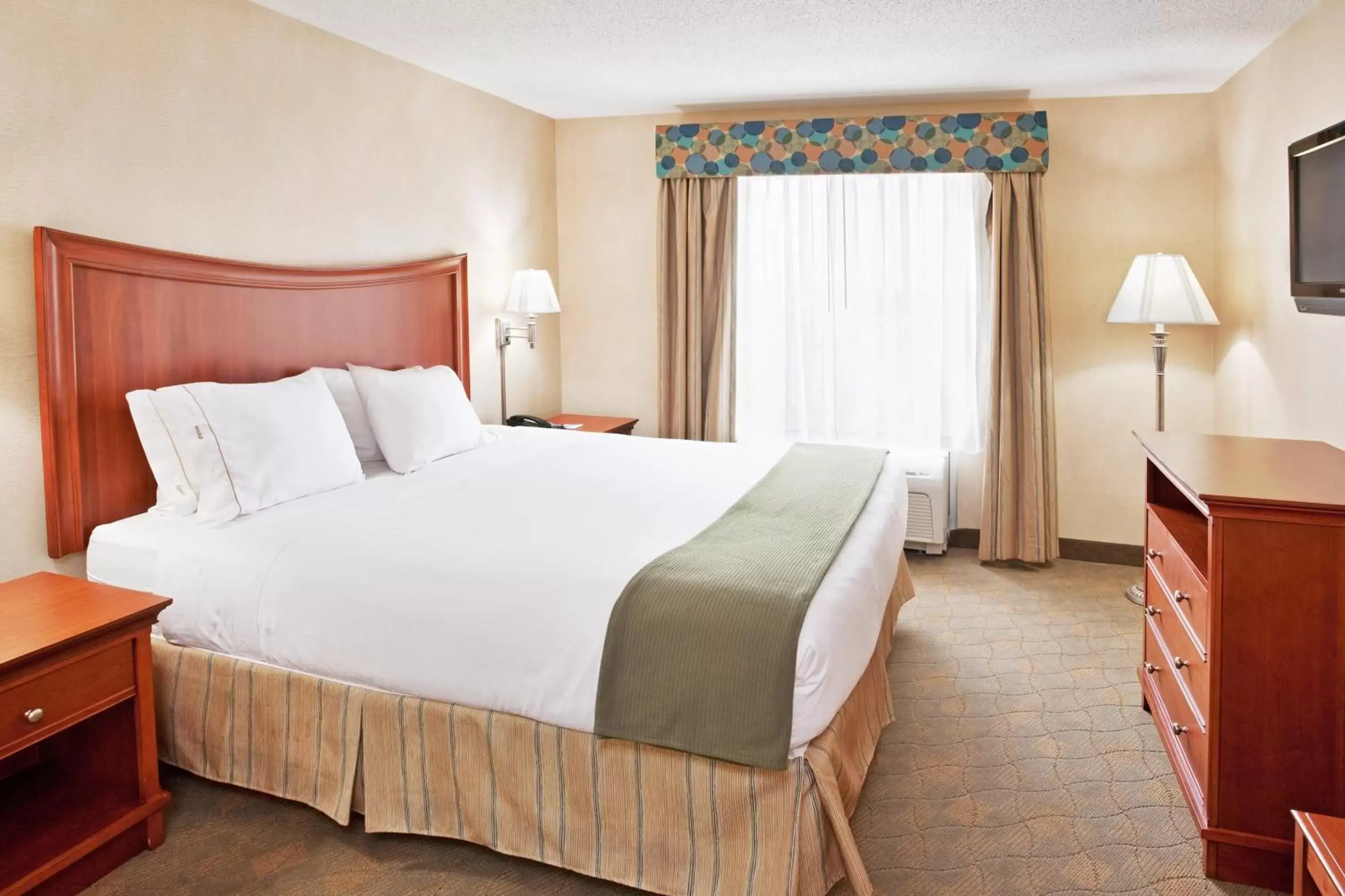 Photo of the whole room, Bed in Holiday Inn Express Hotel & Suites Auburn Hills, an IHG Hotel