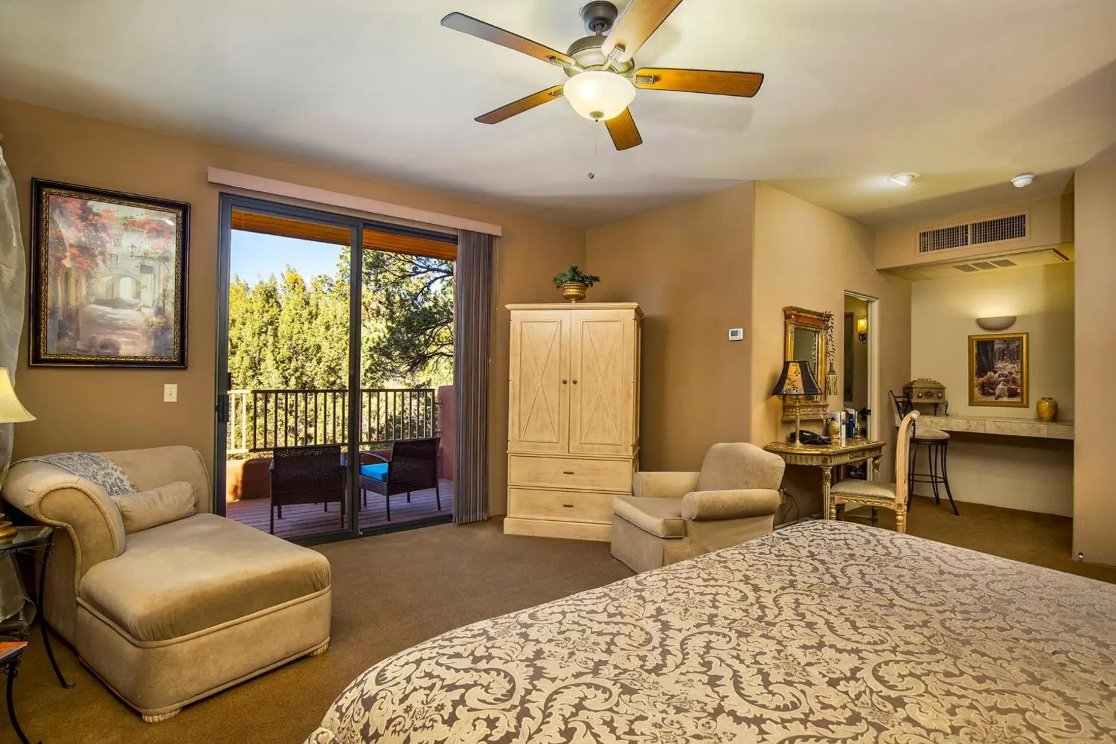 Athena Standard King Room in Alma De Sedona Inn B&B Athena Standard King Room in Alma De Sedona Inn B&B