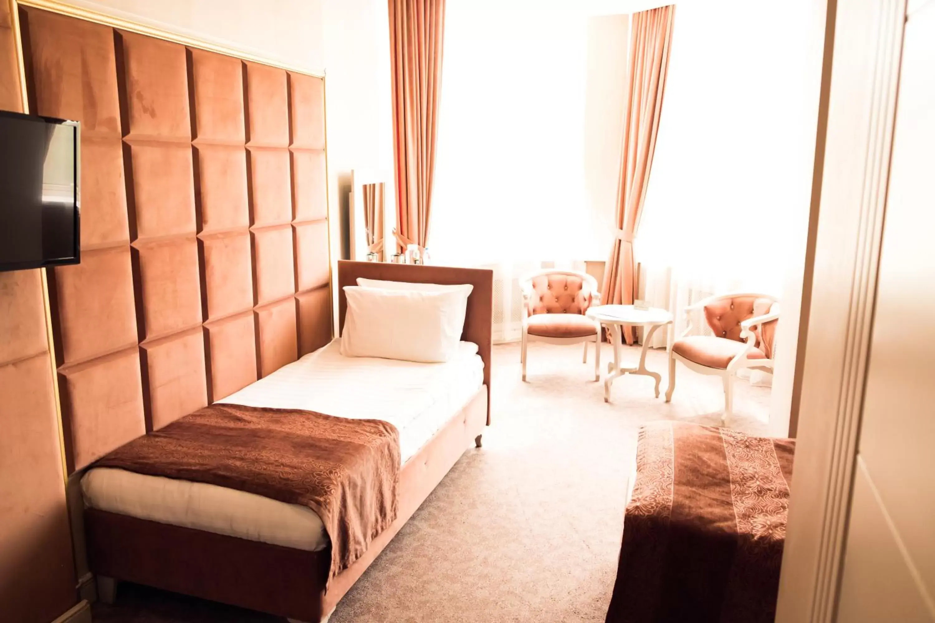 Photo of the whole room, Bed in Grand Sapphire Hotel