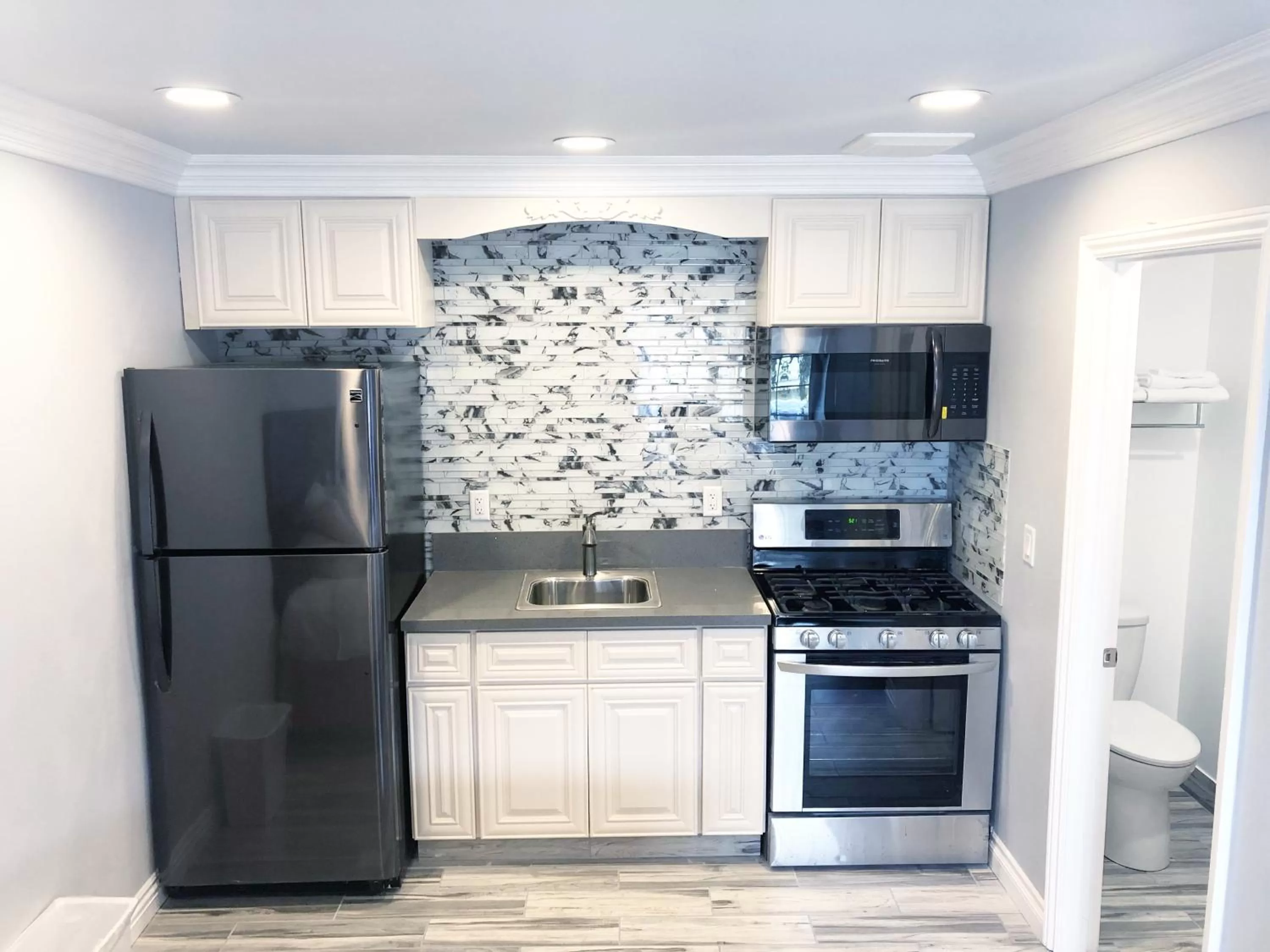 Kitchen or kitchenette in Crystal Lodge Motel