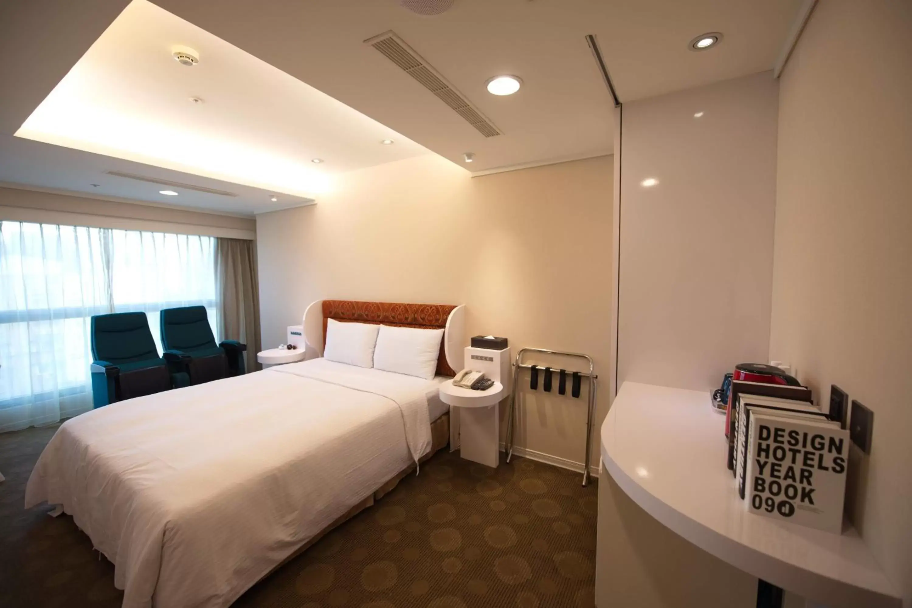 Bed in Ximen Airline Hotel