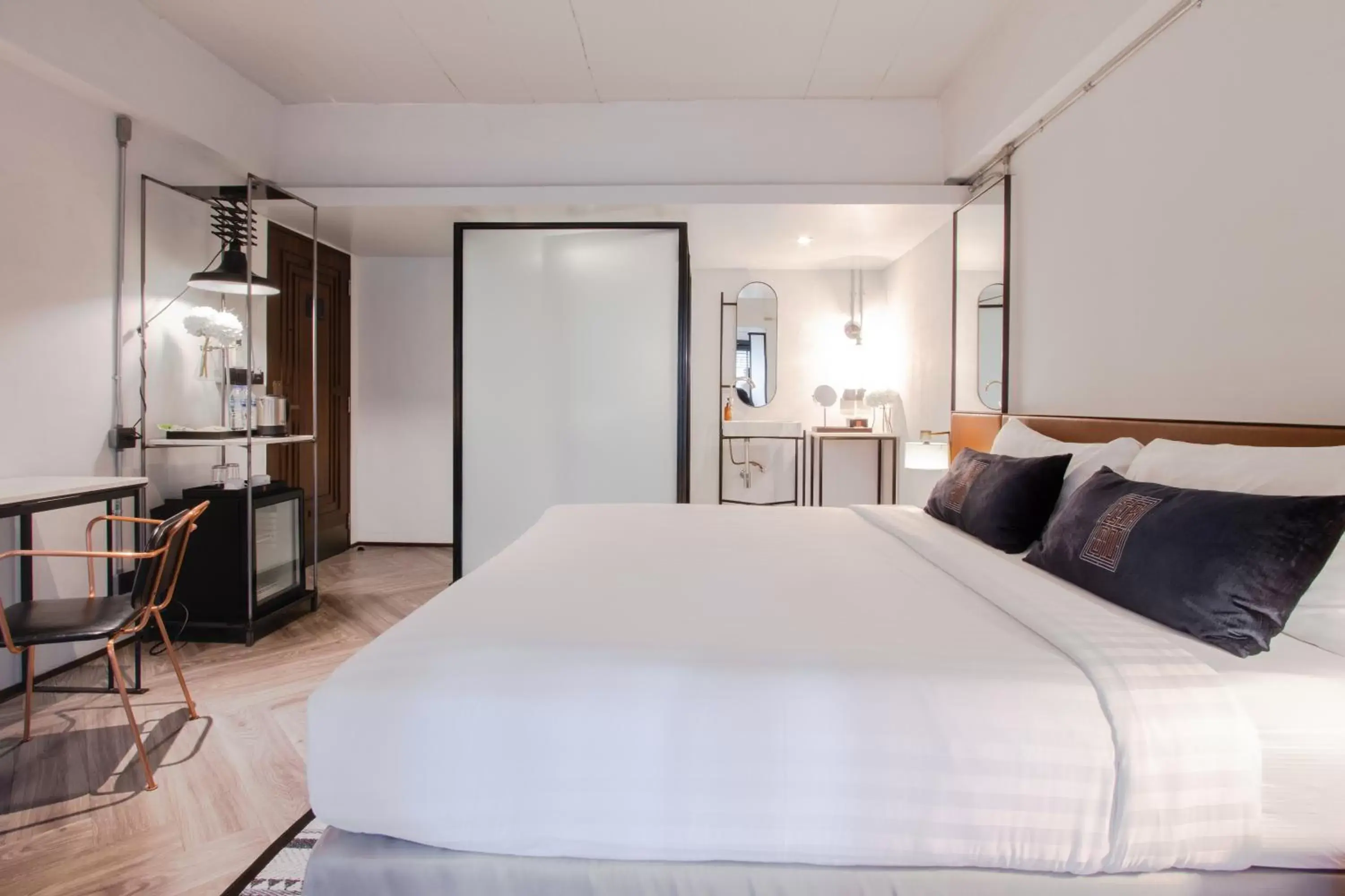 Bedroom, Bed in IR-ON Hotel