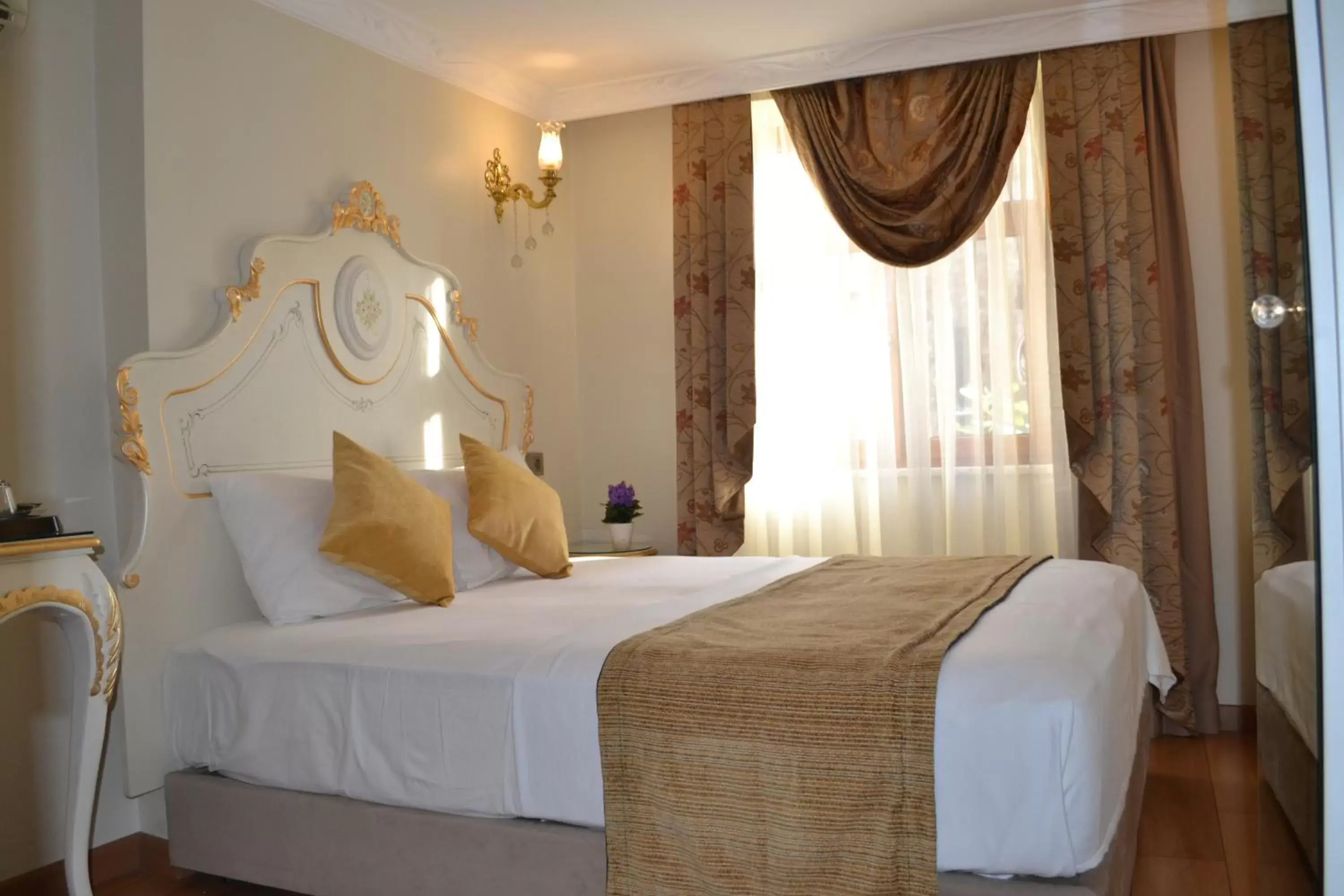 Bedroom, Bed in Galatower Hotel