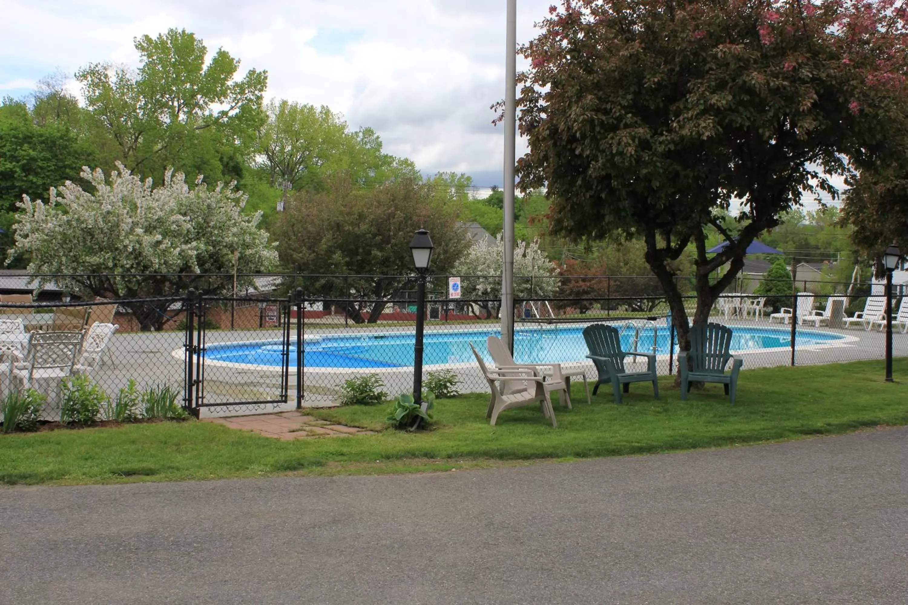 Day, Swimming Pool in Berkshire Inn