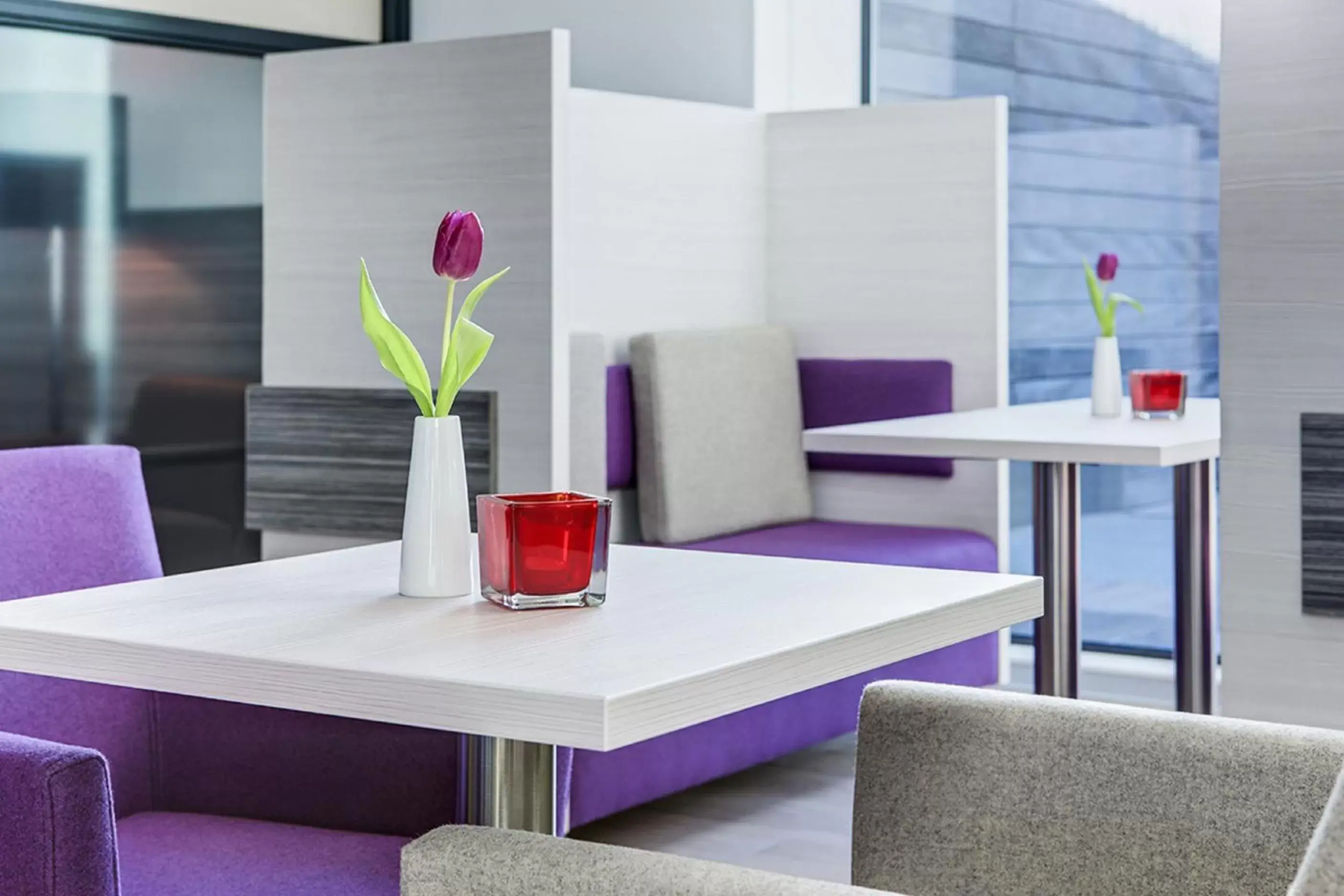 Lounge or bar in IntercityHotel Enschede