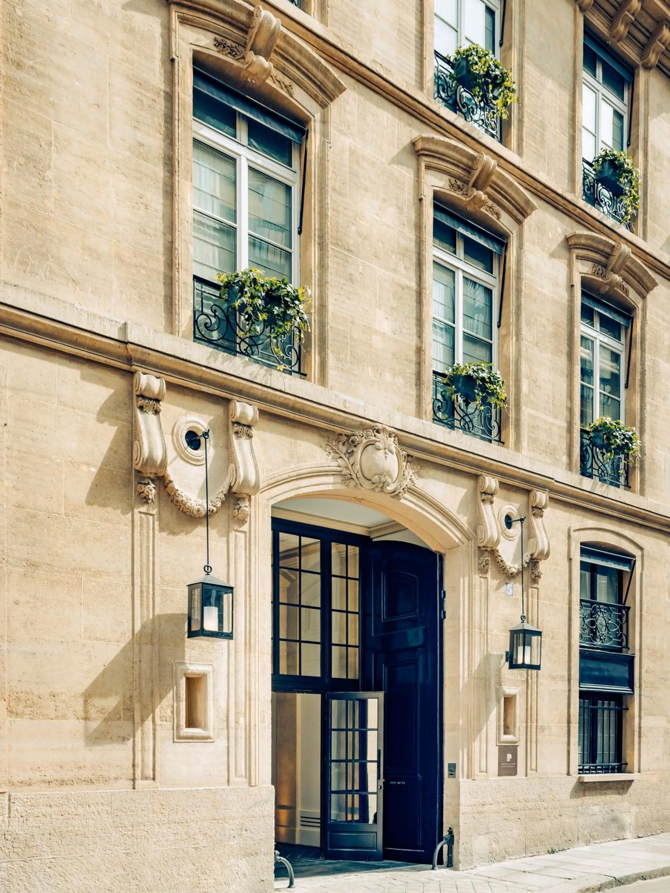 Facade/entrance in Pavillon Faubourg Saint-Germain & Spa