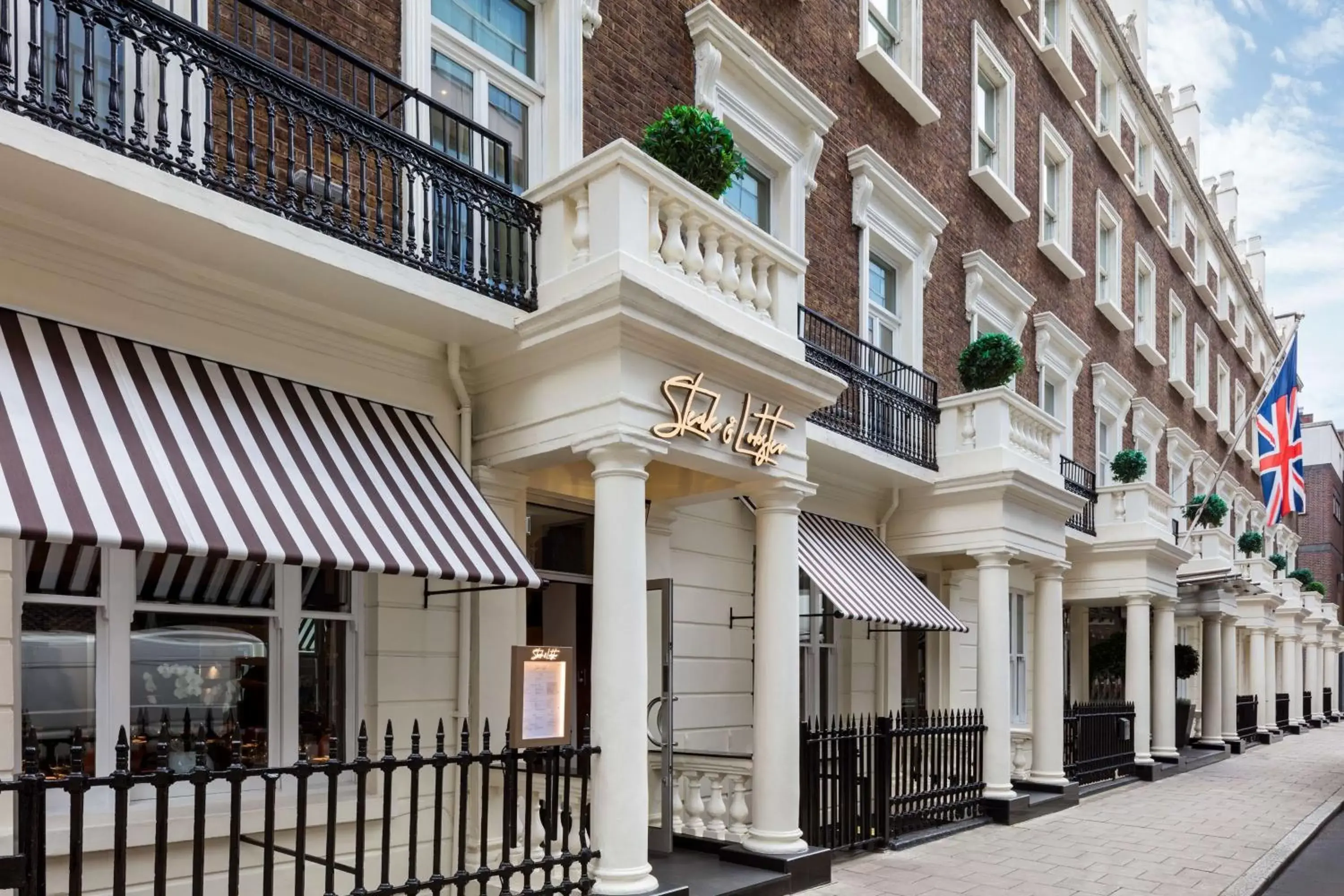 Restaurant/places to eat, Property Building in Radisson Blu Edwardian Sussex Hotel, London