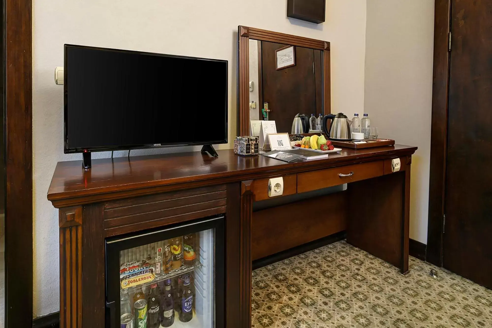 TV and multimedia, TV/Entertainment Center in Legacy Ottoman Hotel