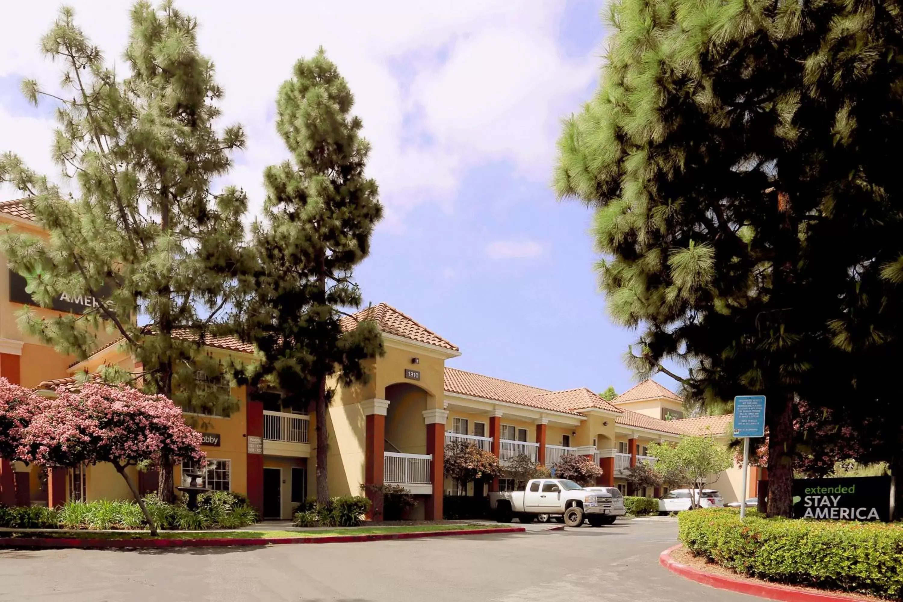 Property Building in Extended Stay America Suites - Los Angeles - LAX Airport - El Segundo