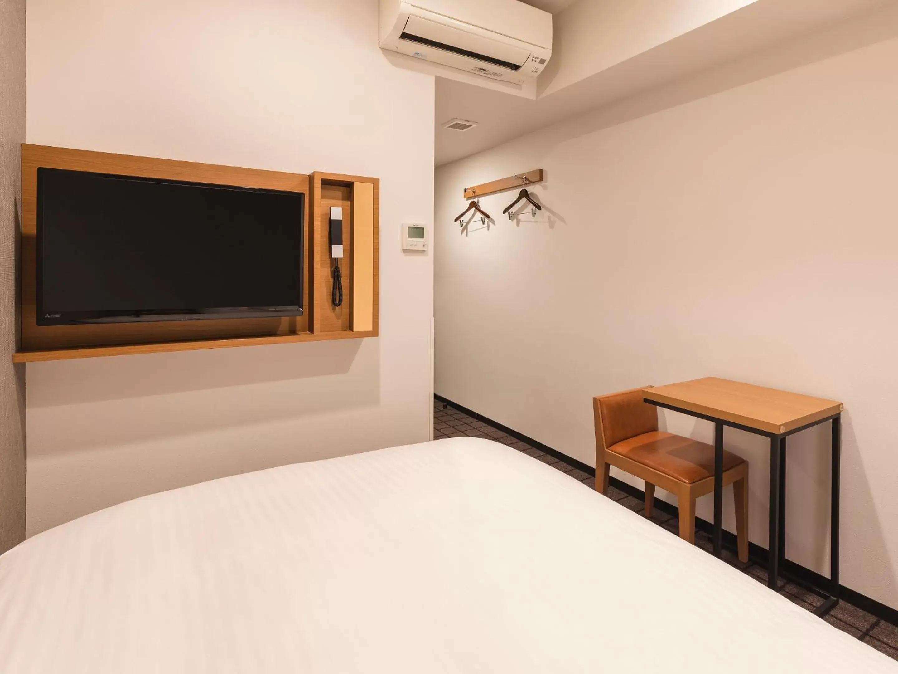 Photo of the whole room, Bed in Sotetsu Fresa Inn Kobe Sannomiya