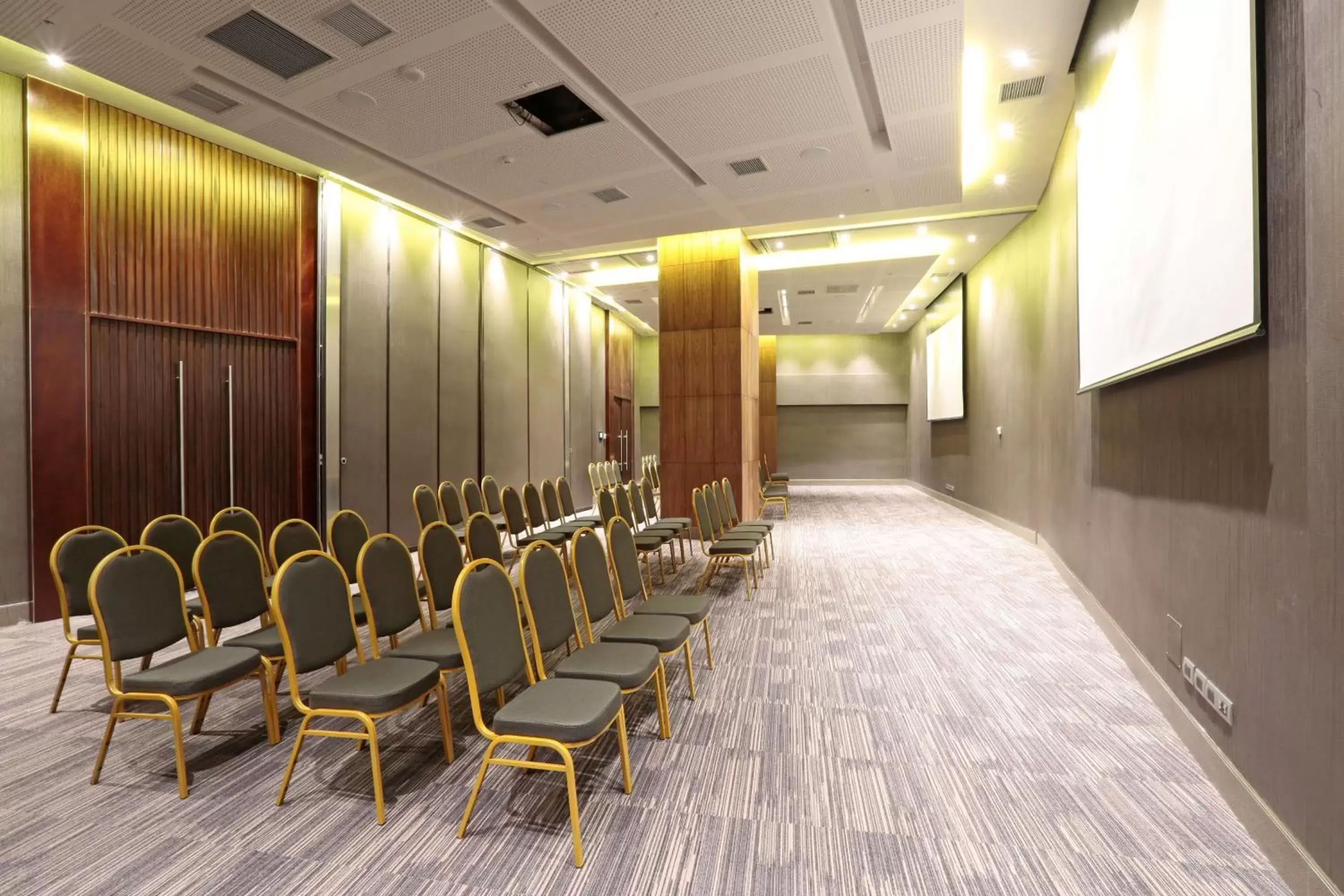 Meeting/conference room in DoubleTree by Hilton Santiago Kennedy, Chile