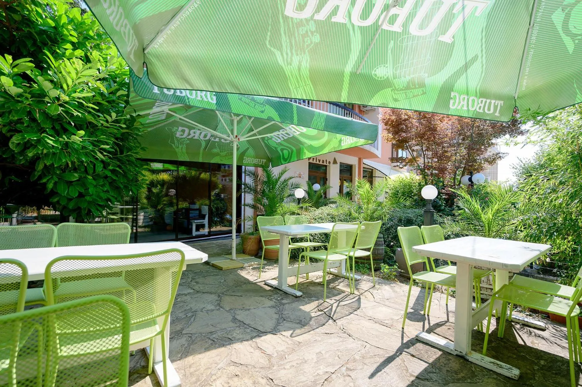 Restaurant/places to eat in Royal Beach