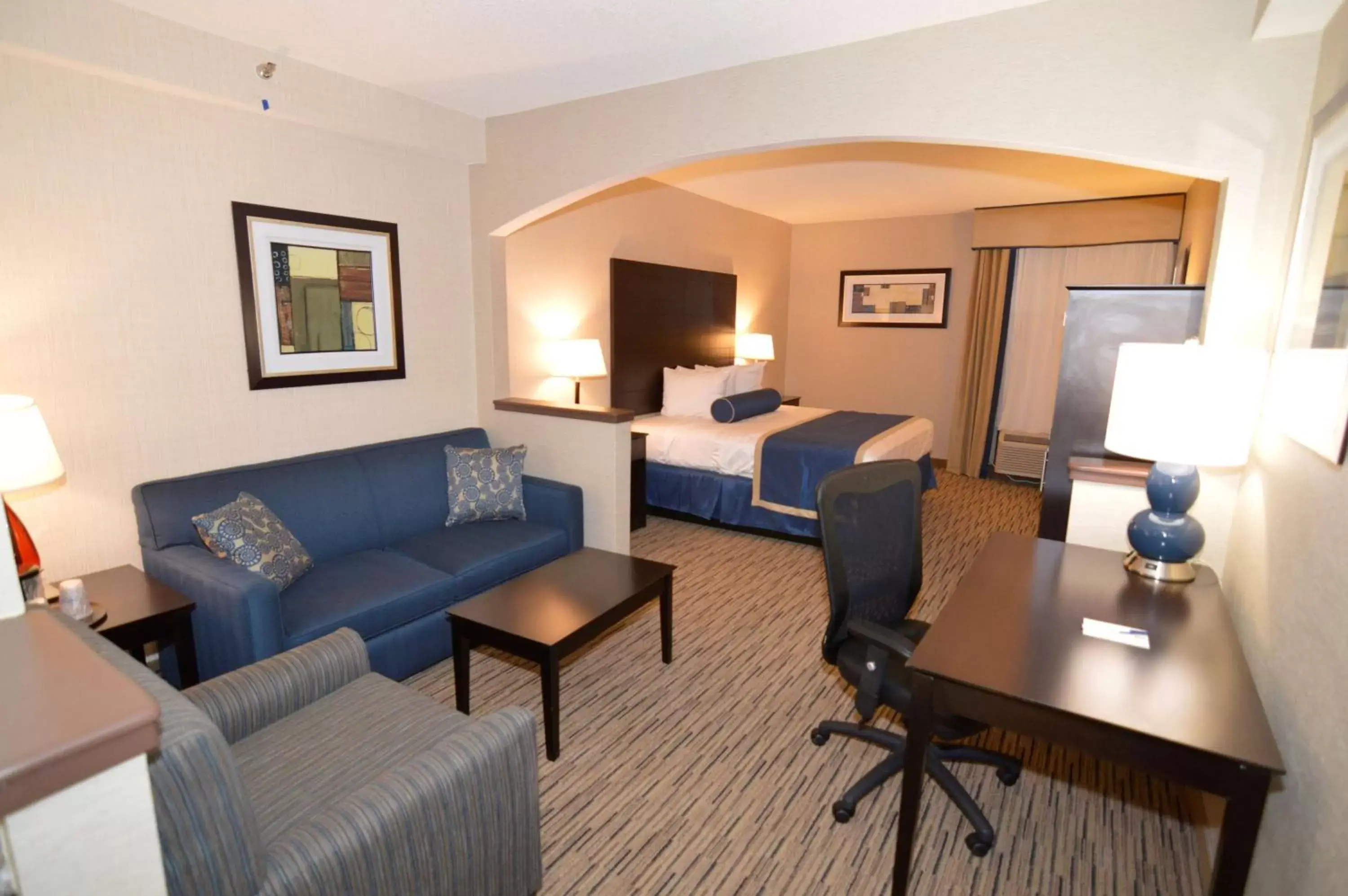 Photo of the whole room, Seating Area in Best Western New Albany