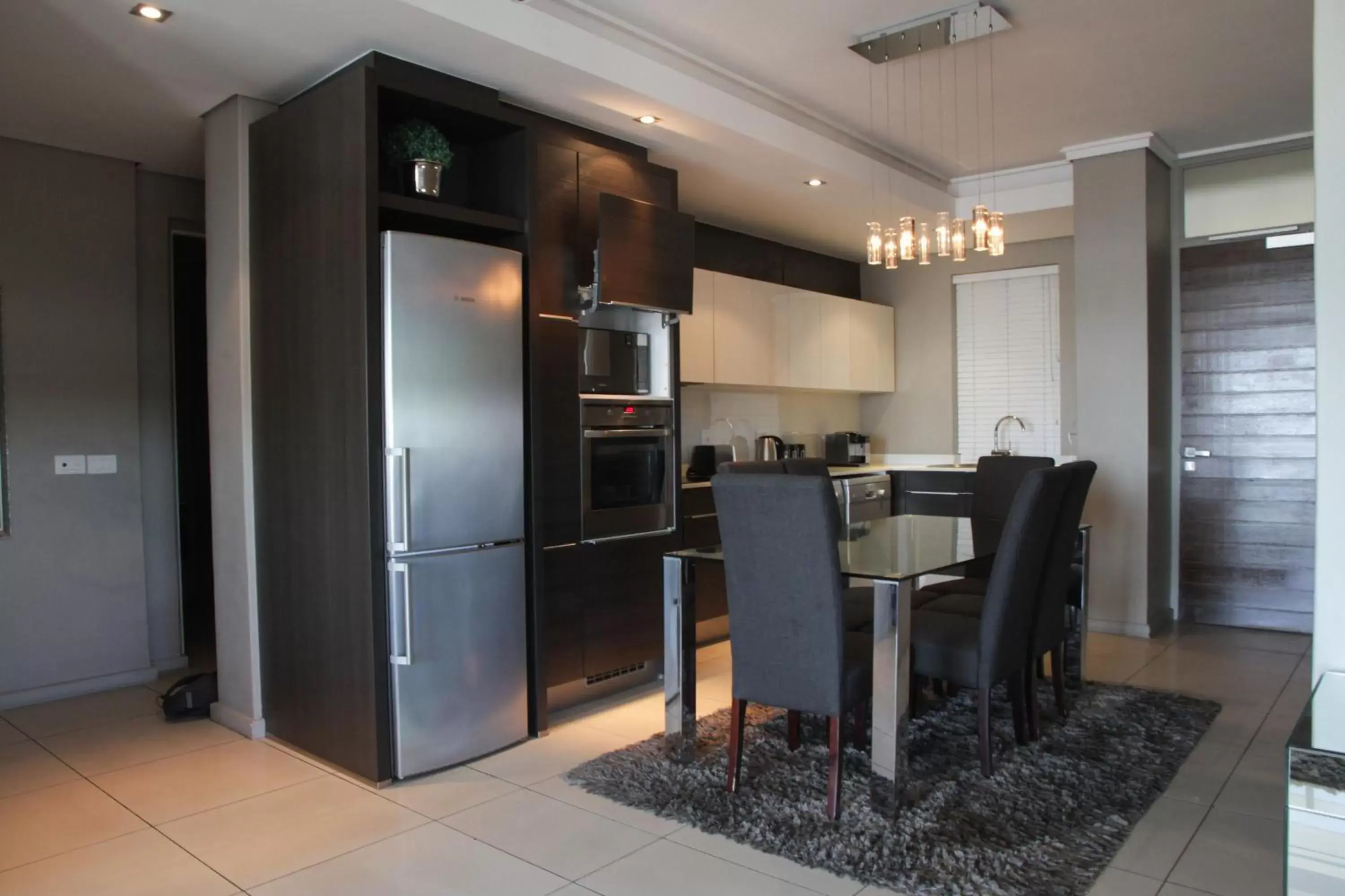 Kitchen or kitchenette, Dining Area in The Residences at Crystal Towers