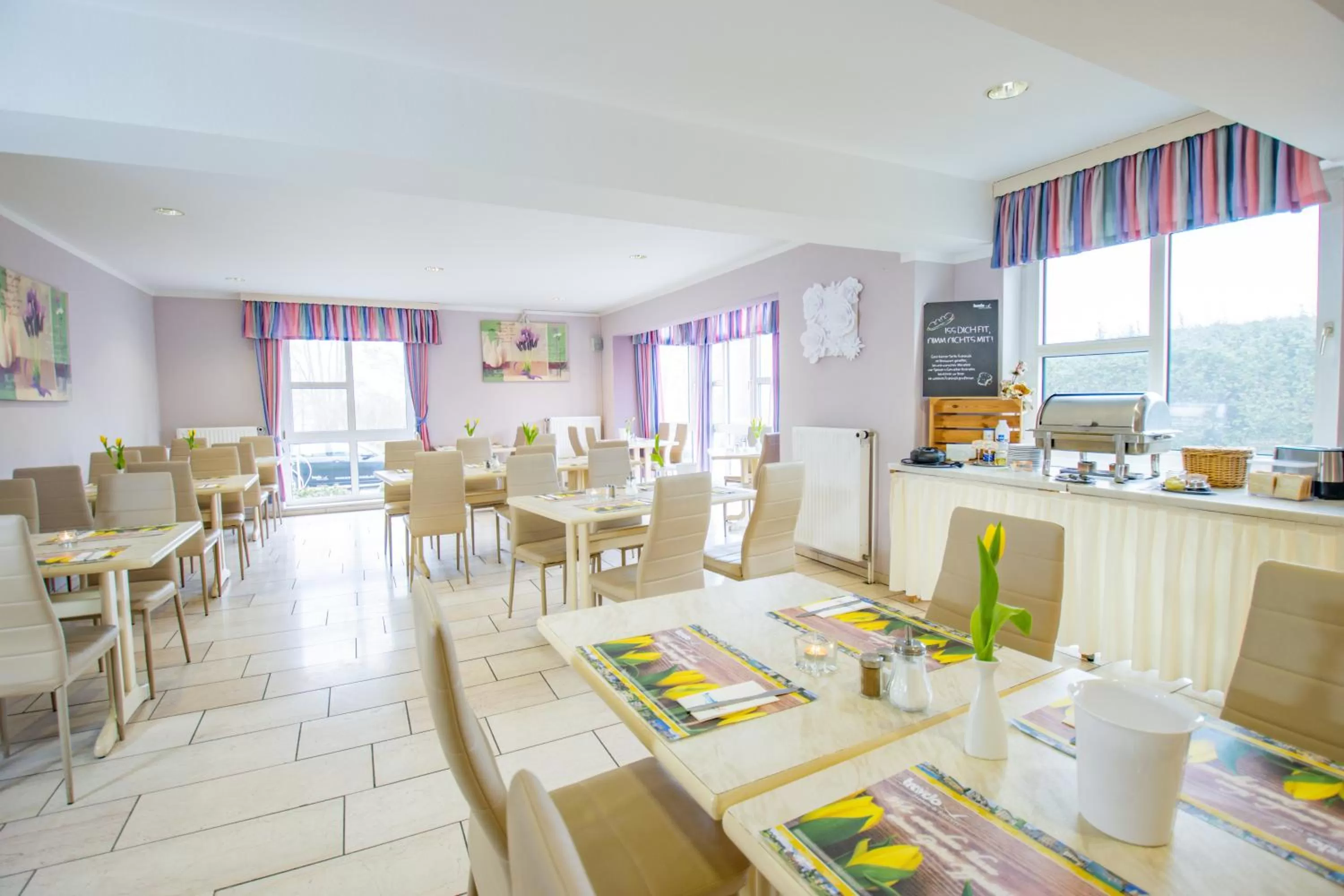 Breakfast in Hotel garni Zwickau-Mosel